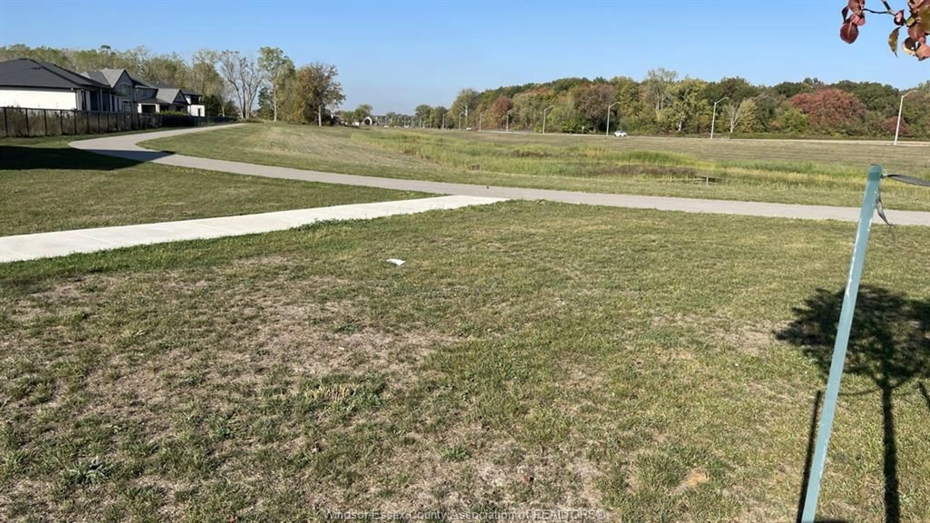 A pic from outside/outdoor area/front of a property/back of a property/a pic from drone, unknown for 7325 MEO Blvd, LaSalle Ontario N9H 1H5