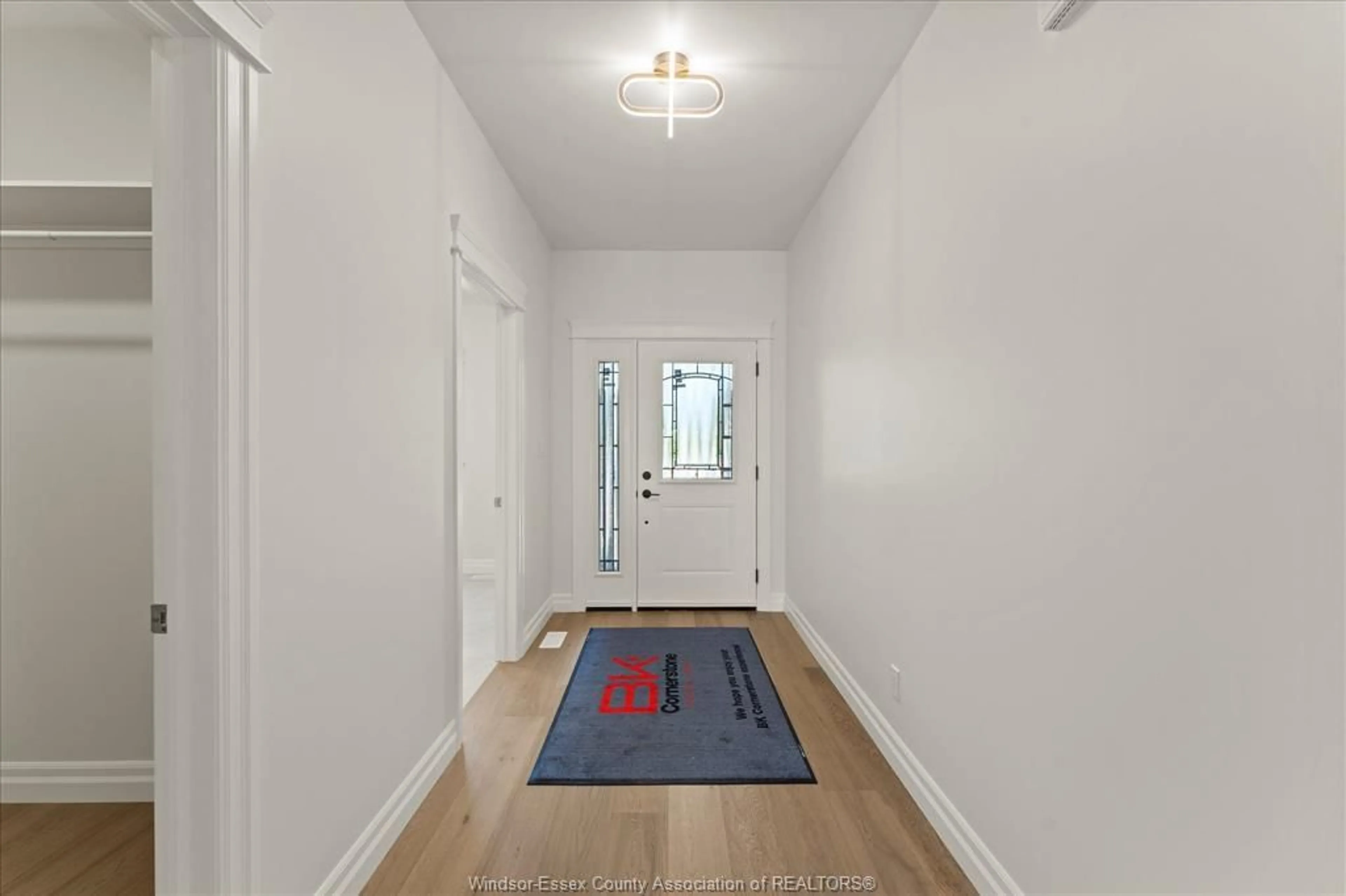 Indoor entryway for 3245 TULLIO Dr, LaSalle Ontario N9H 1H3
