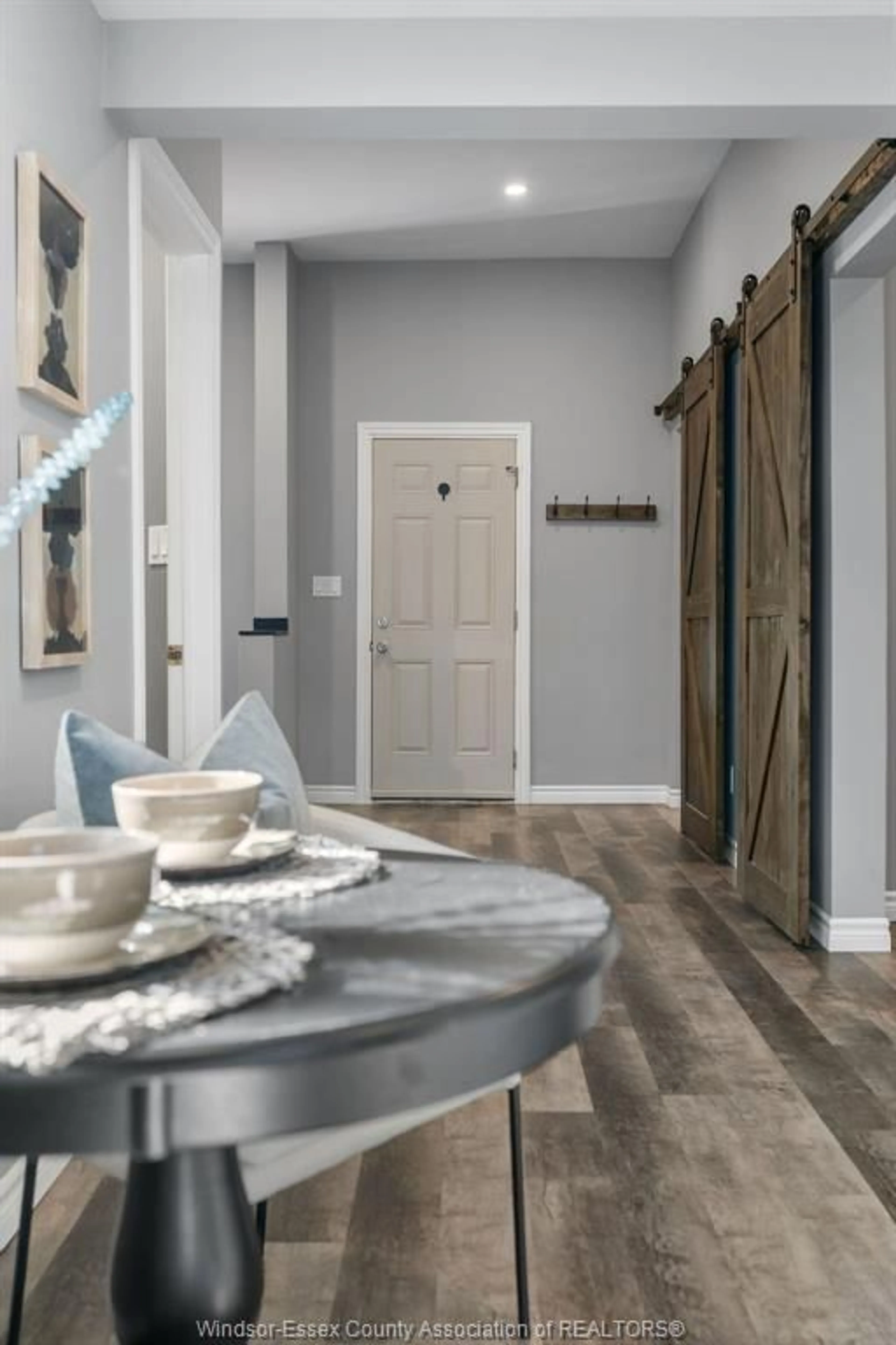 Indoor entryway for 49 Irwin Ave, Essex Ontario N8M 2S7