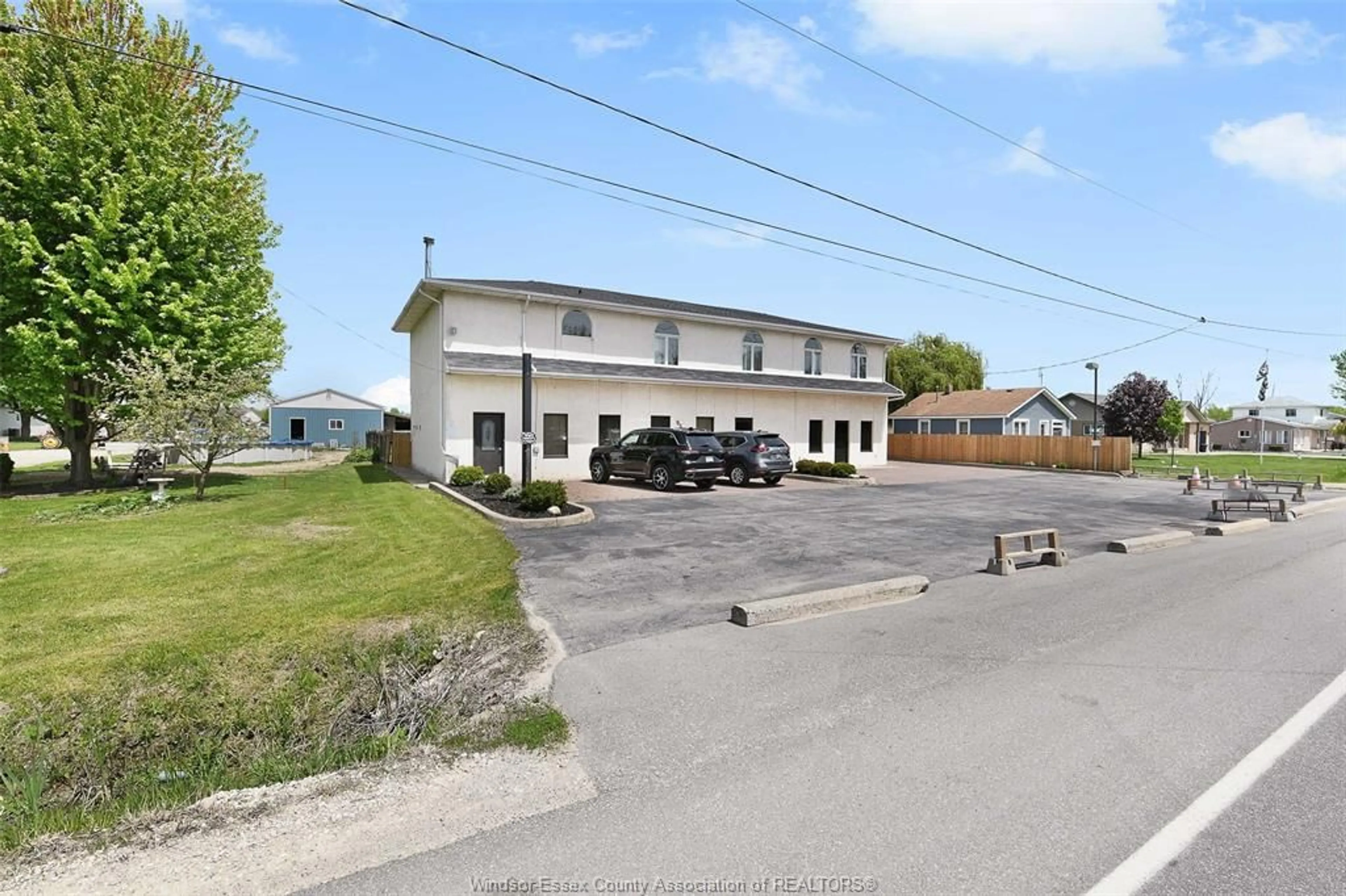 A pic from outside/outdoor area/front of a property/back of a property/a pic from drone, street for 9553 MALDEN Rd, LaSalle Ontario N9J 2W5