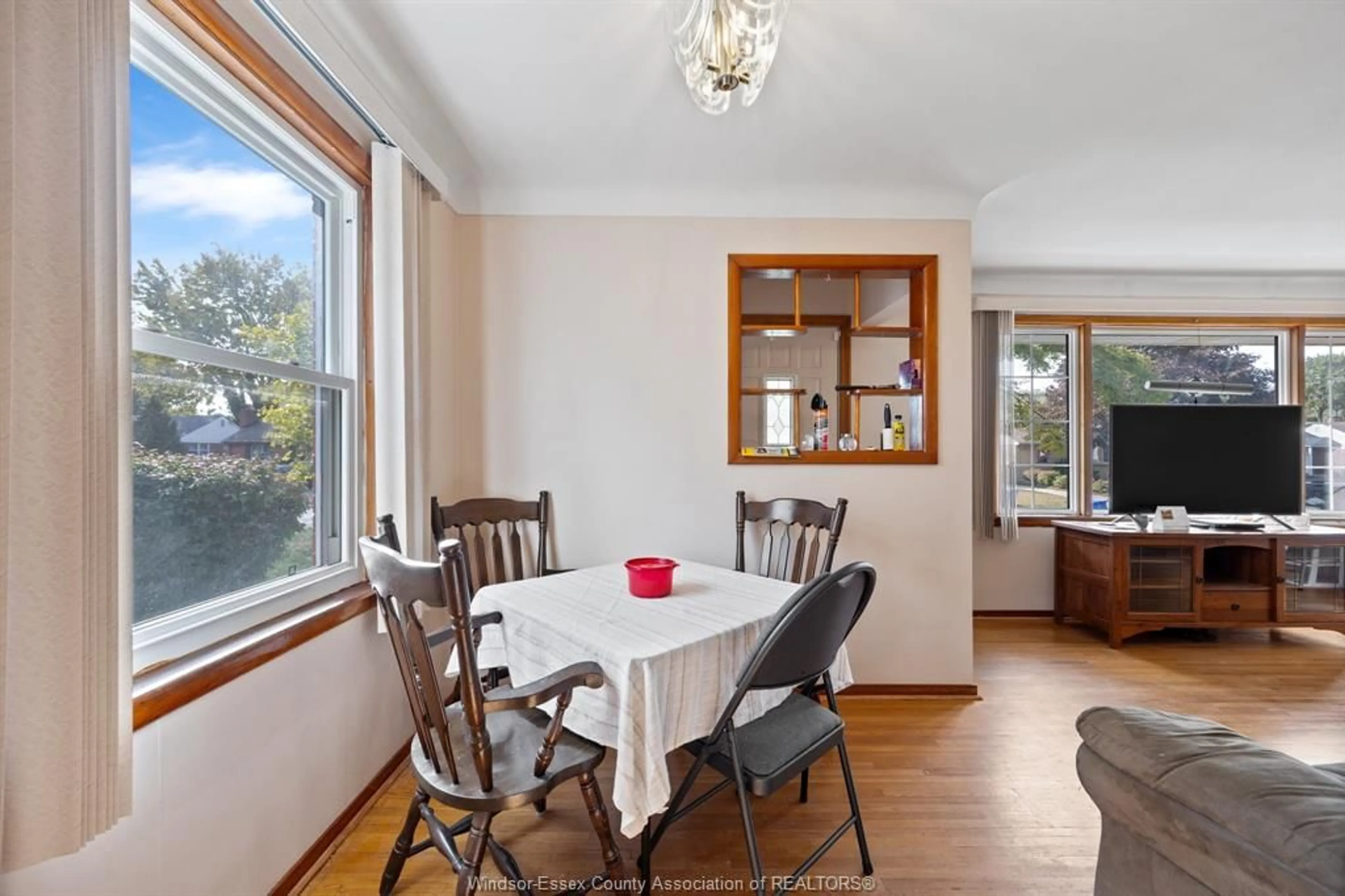 Dining room, wood/laminate floor for 1160 Isabelle Pl, Windsor Ontario N8S 3B4