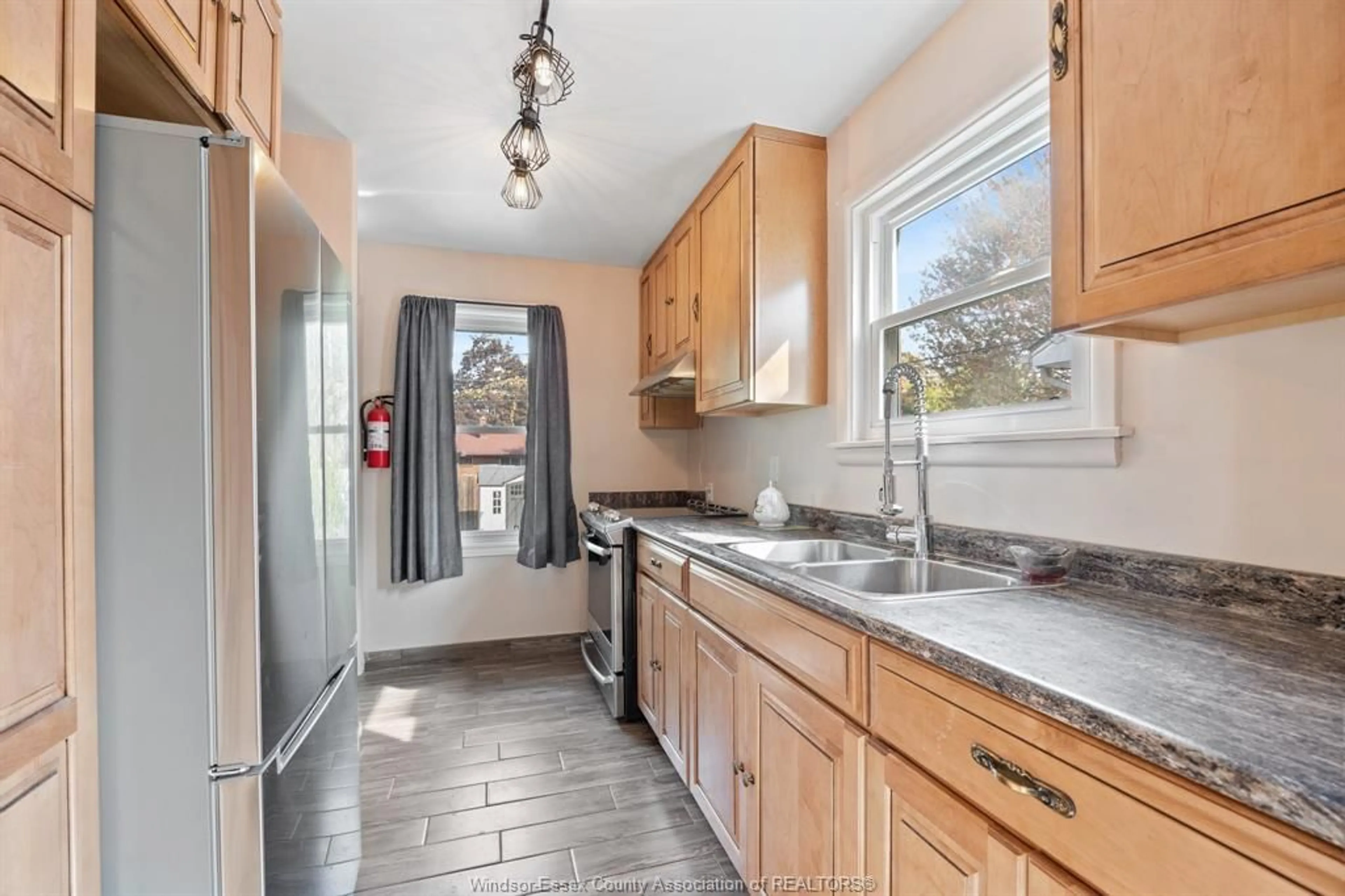 Standard kitchen, ceramic/tile floor for 1160 Isabelle Pl, Windsor Ontario N8S 3B4