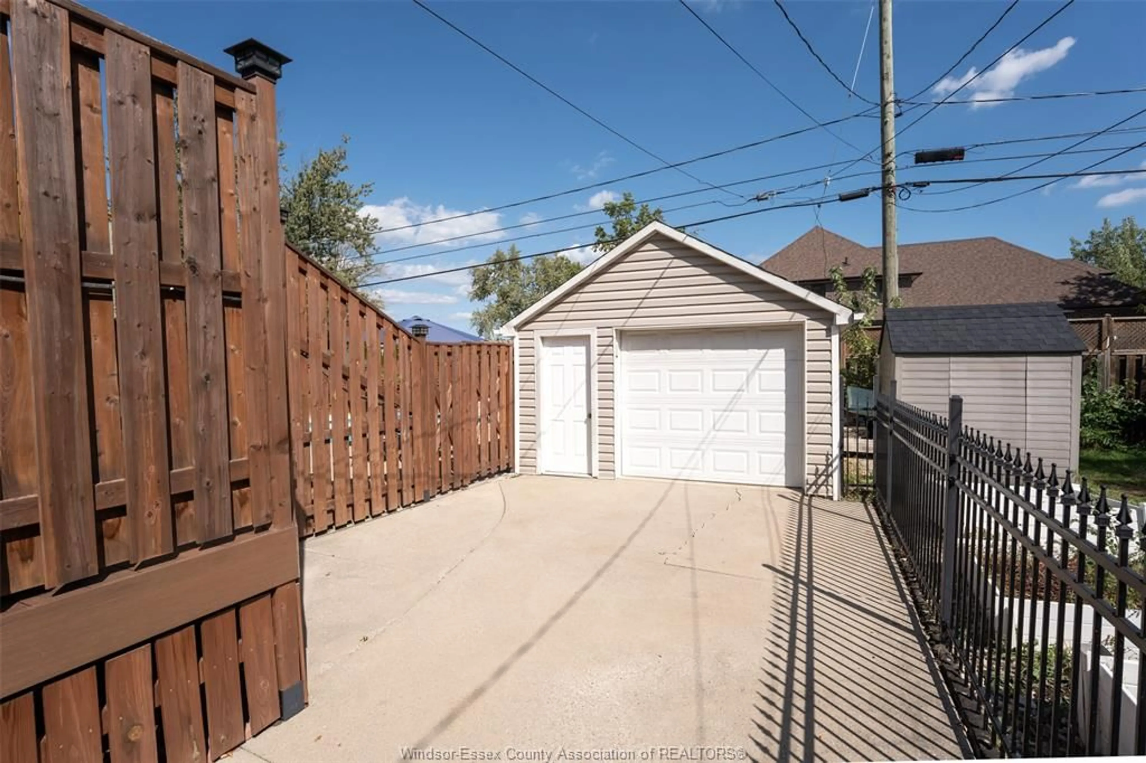 Patio, street for 1240 BELLE ISLE VIEW Blvd, Windsor Ontario N8S 3G7