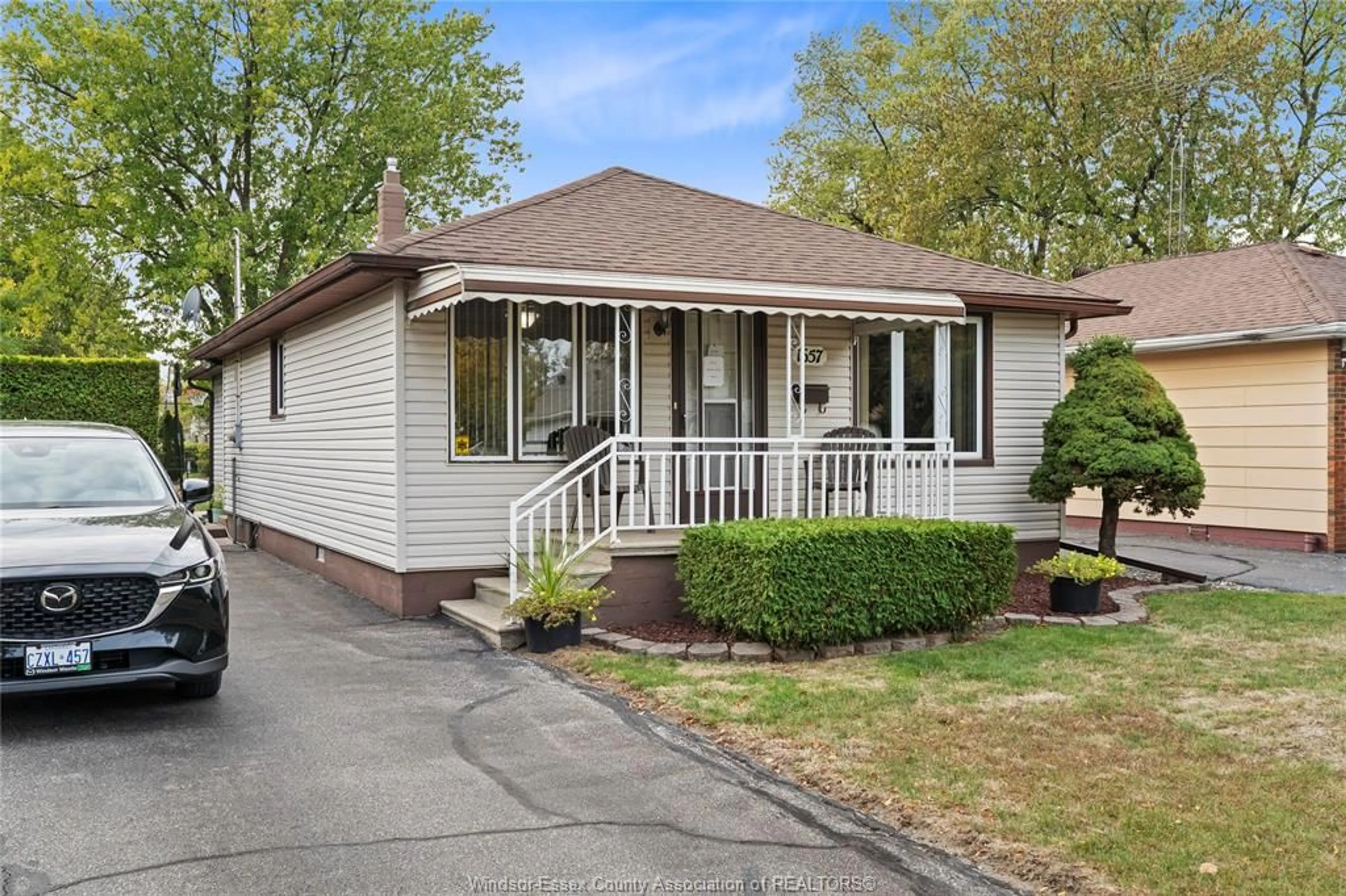 Home with vinyl exterior material, street for 1657 GLENDALE, Windsor Ontario N8T 2N1