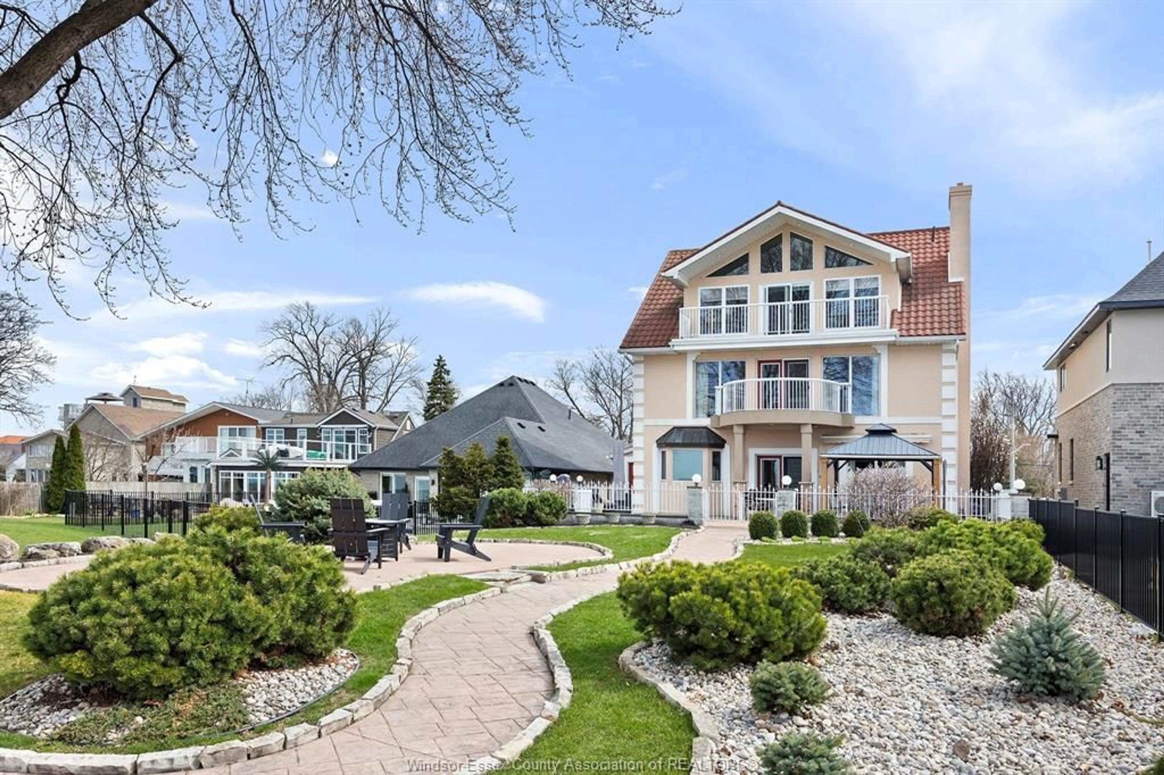 Patio, water/lake/river/ocean view for 10960 RIVERSIDE Dr, Windsor Ontario N8P 1A4