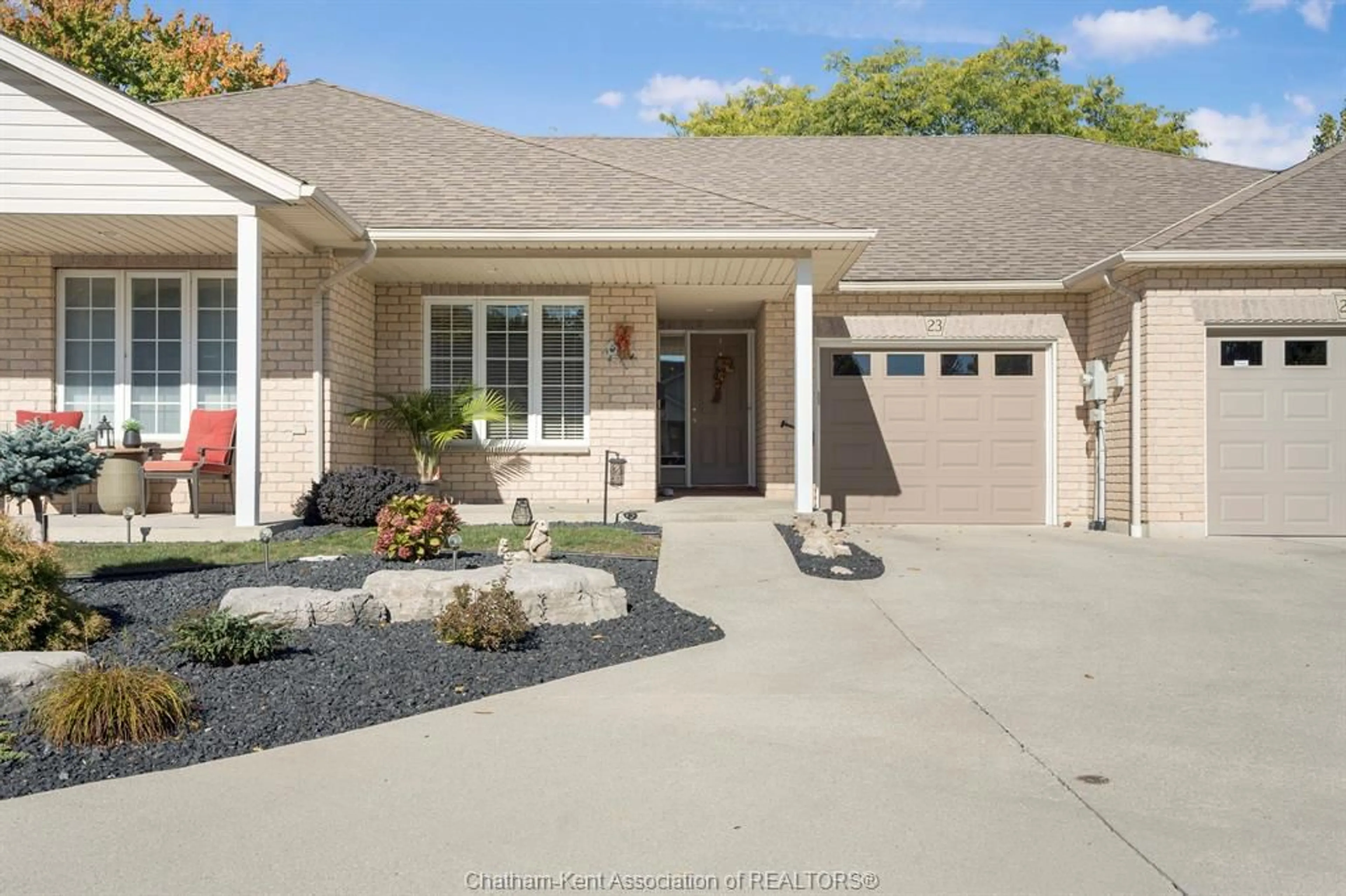 Home with vinyl exterior material, street for 23 Wilhelmina Way, Chatham Ontario N7M 6M3