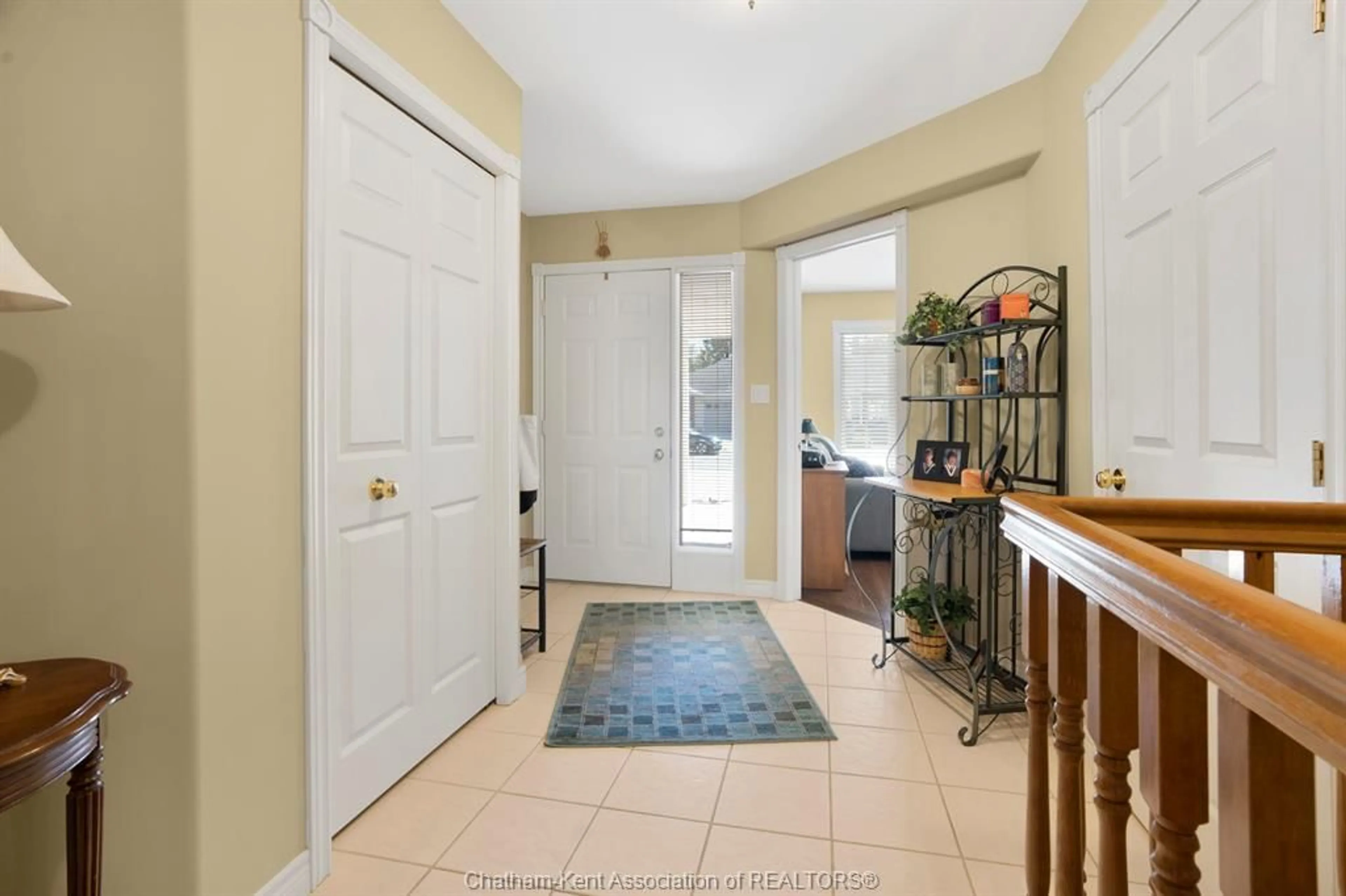 Indoor entryway for 23 Wilhelmina Way, Chatham Ontario N7M 6M3