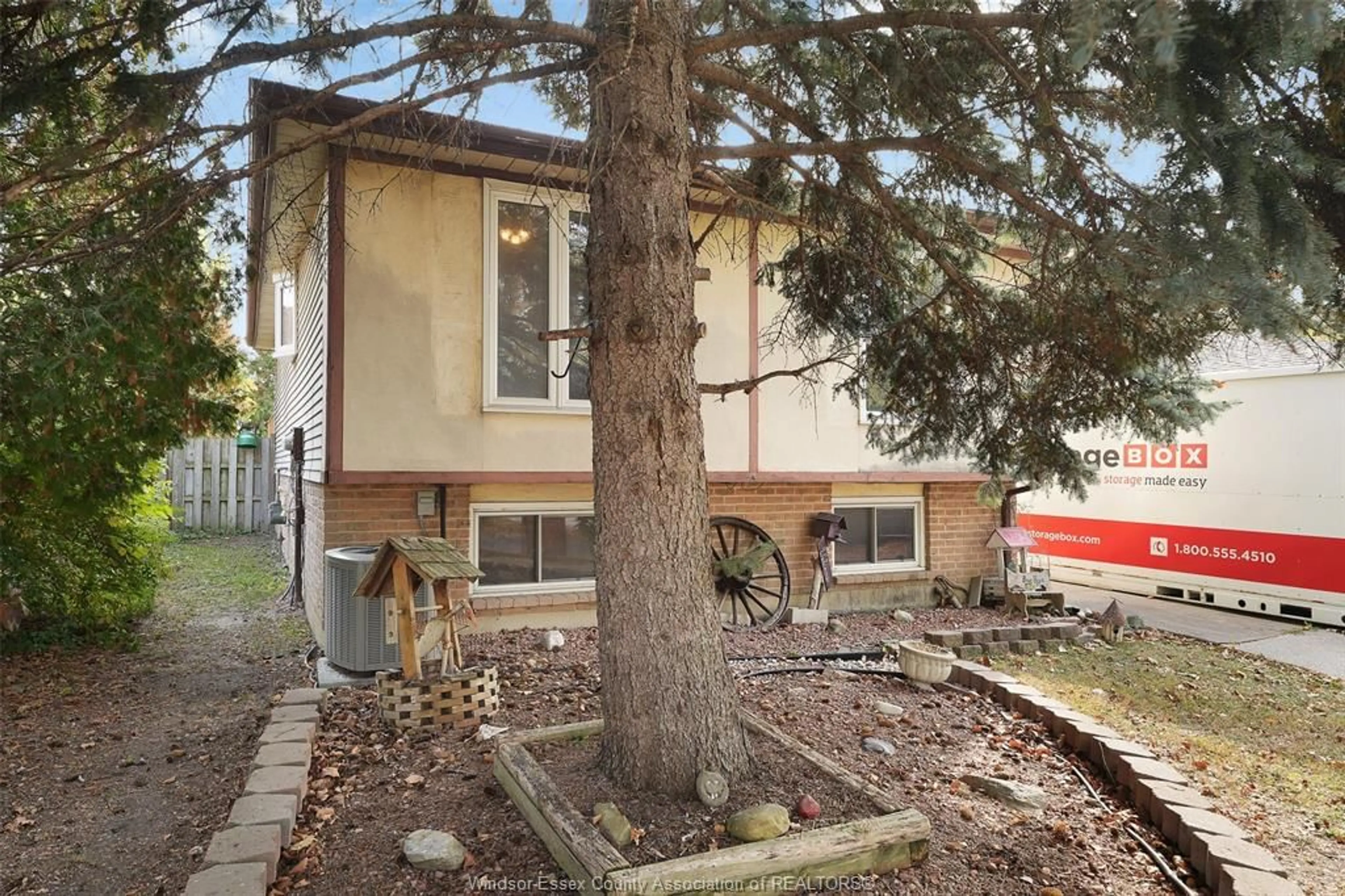 Unknown for 1565 HALLMARK Ave, Windsor Ontario N8W 4Y3