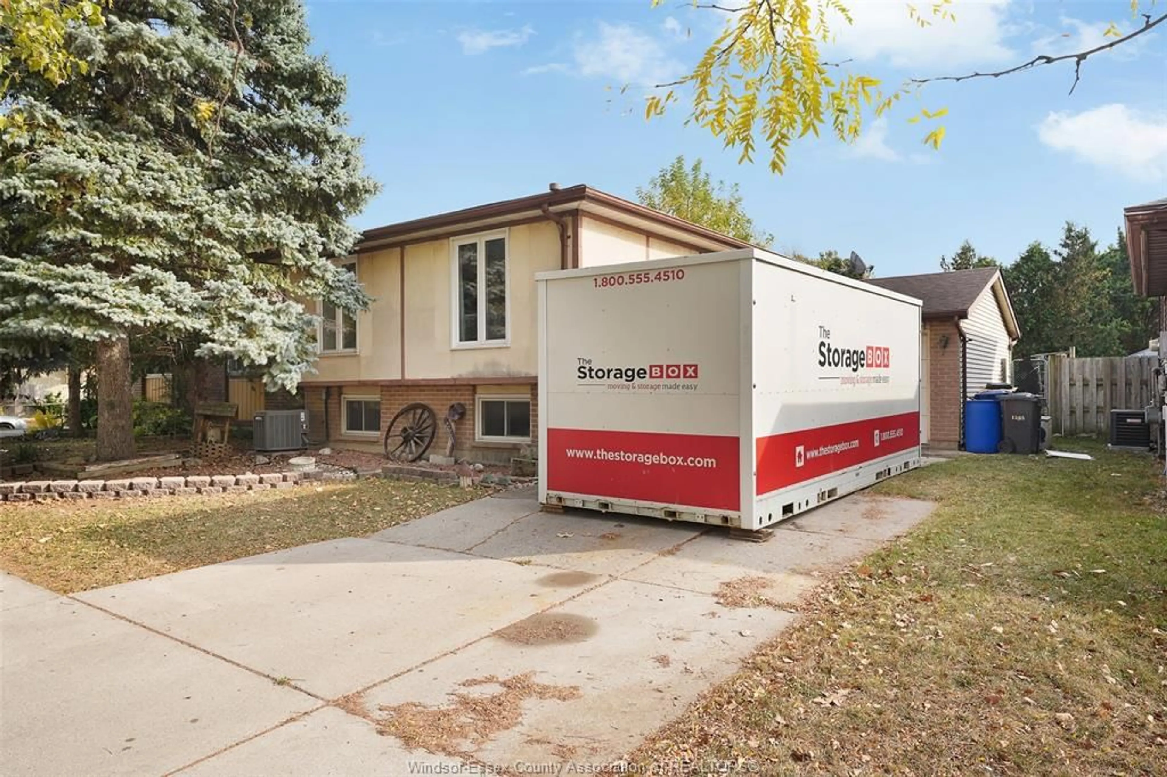 Home with vinyl exterior material, street for 1565 HALLMARK Ave, Windsor Ontario N8W 4Y3