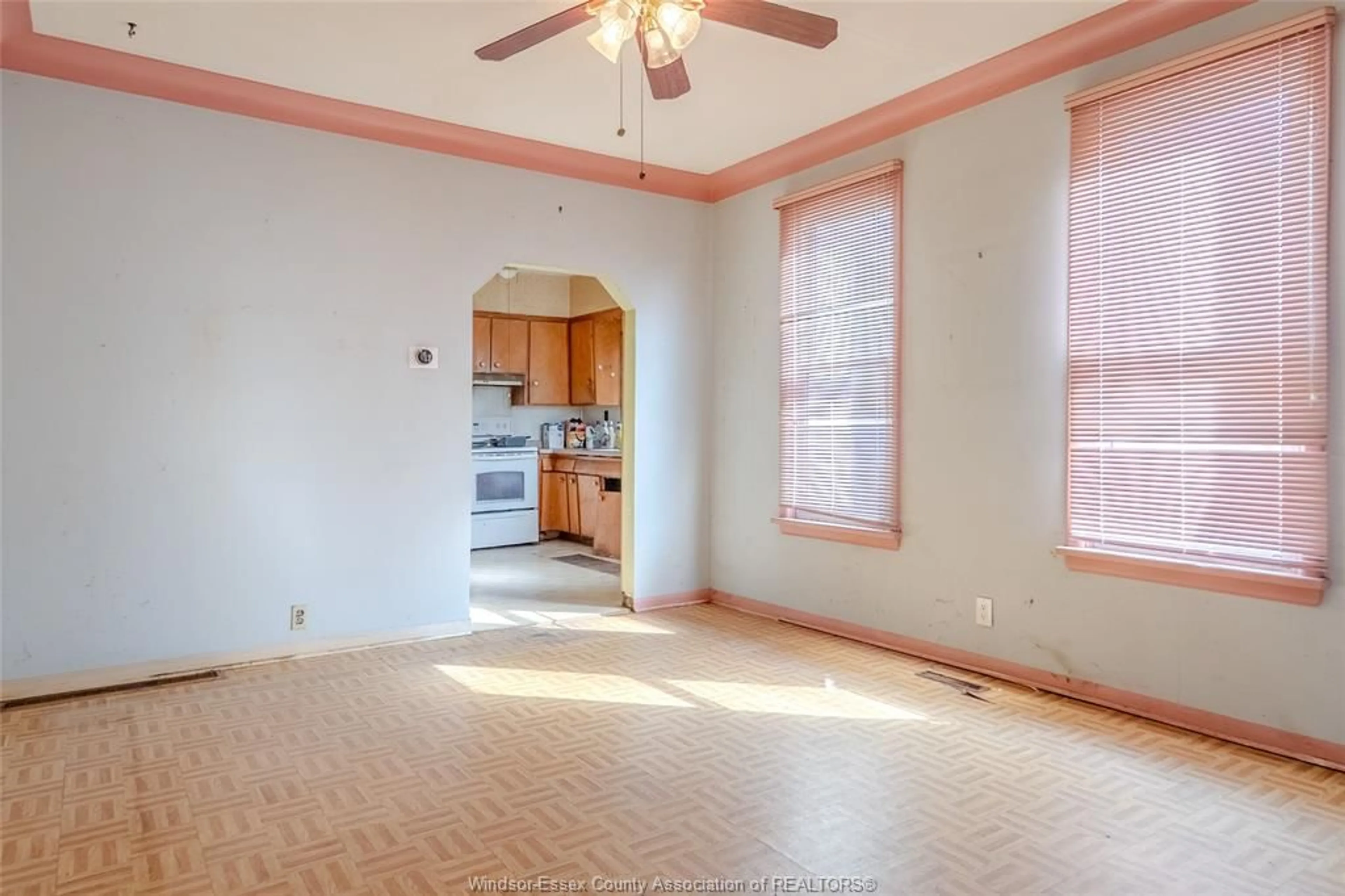 A pic of a room for 538 Oak, Windsor Ontario N9A 5E6