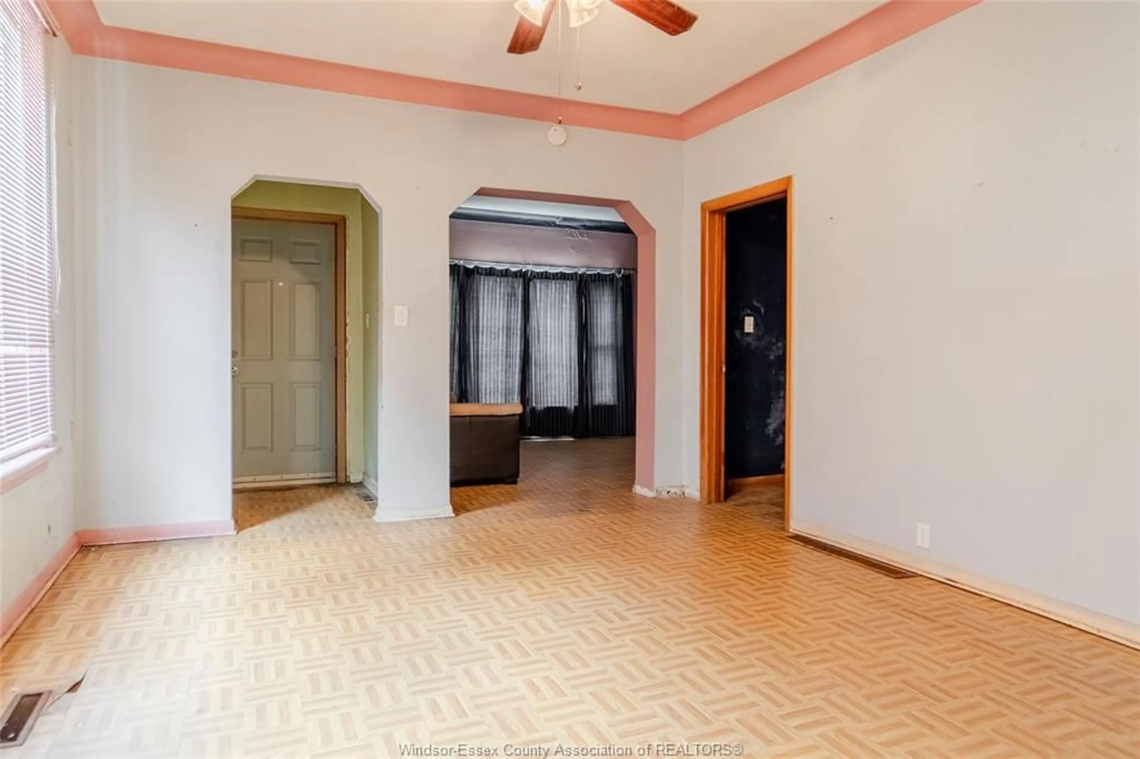 A pic of a room for 538 Oak, Windsor Ontario N9A 5E6