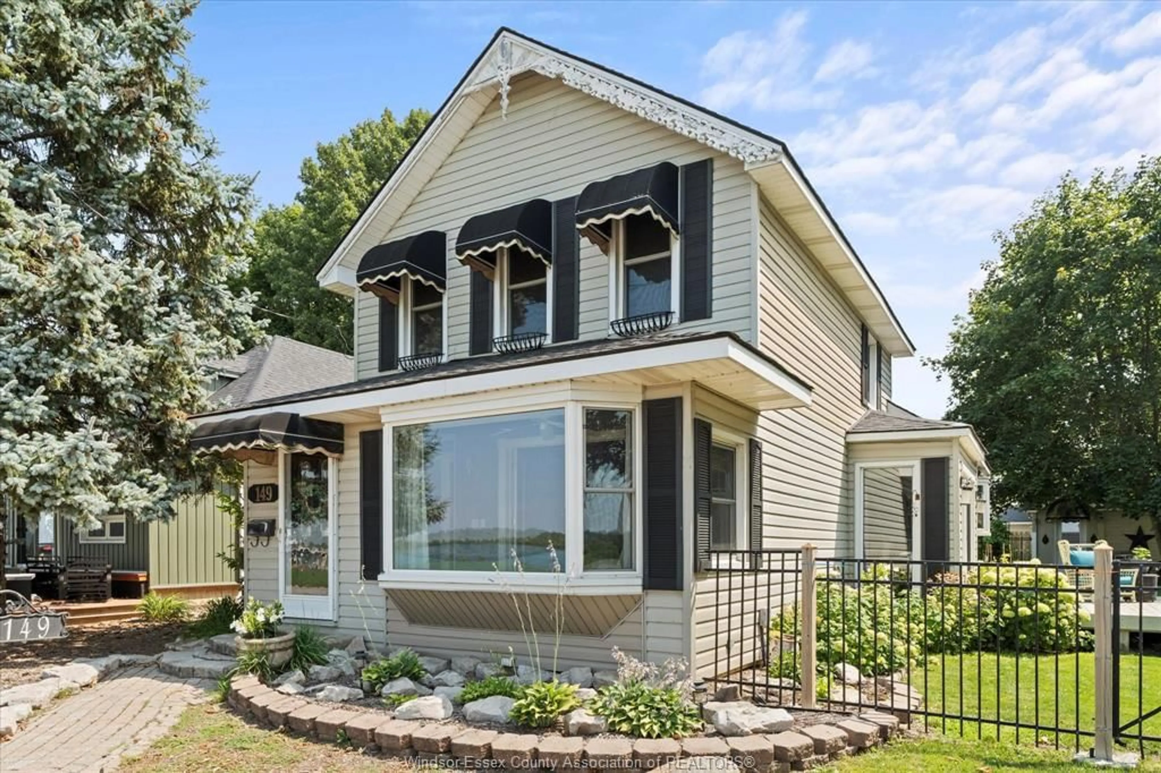 Home with vinyl exterior material, street for 149 SANDWICH St, Amherstburg Ontario N9V 2V1