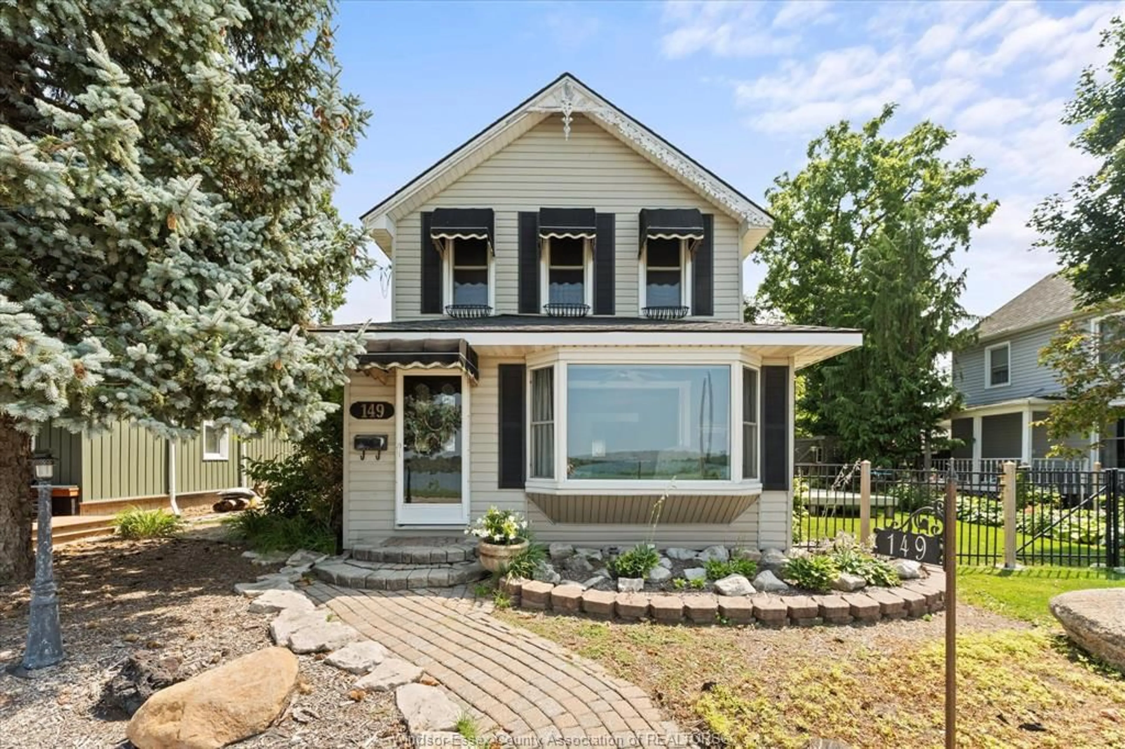 Home with vinyl exterior material, street for 149 SANDWICH St, Amherstburg Ontario N9V 2V1