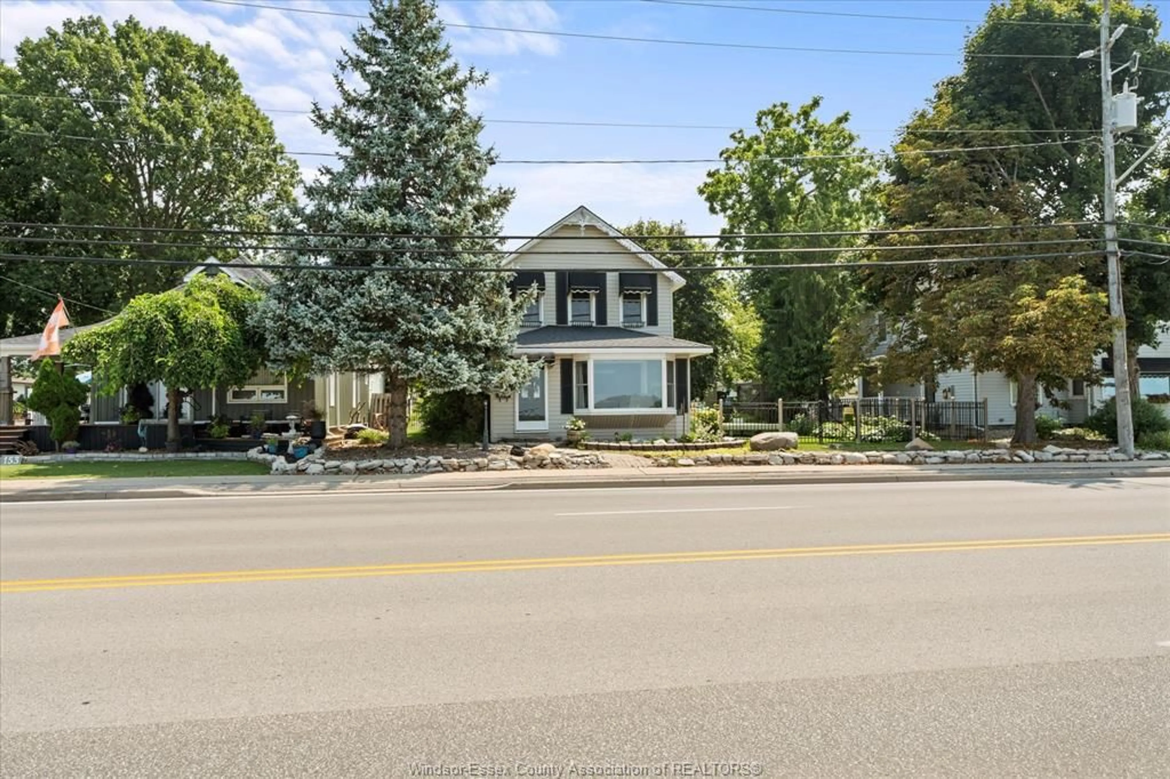 A pic from outside/outdoor area/front of a property/back of a property/a pic from drone, street for 149 SANDWICH St, Amherstburg Ontario N9V 2V1