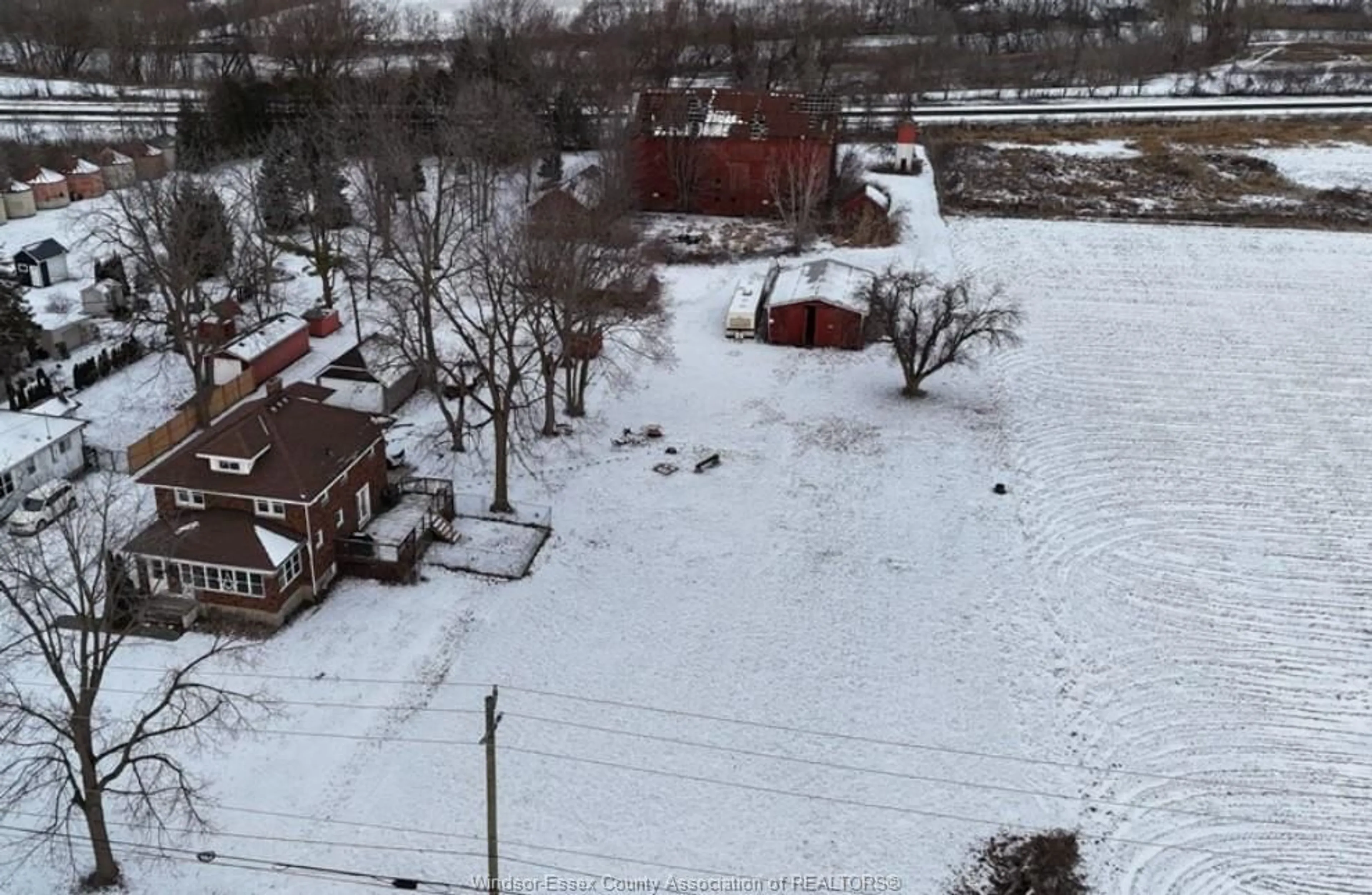 A pic from outside/outdoor area/front of a property/back of a property/a pic from drone, street for 373 COLBORNE, Chatham Ontario N7M 5J4