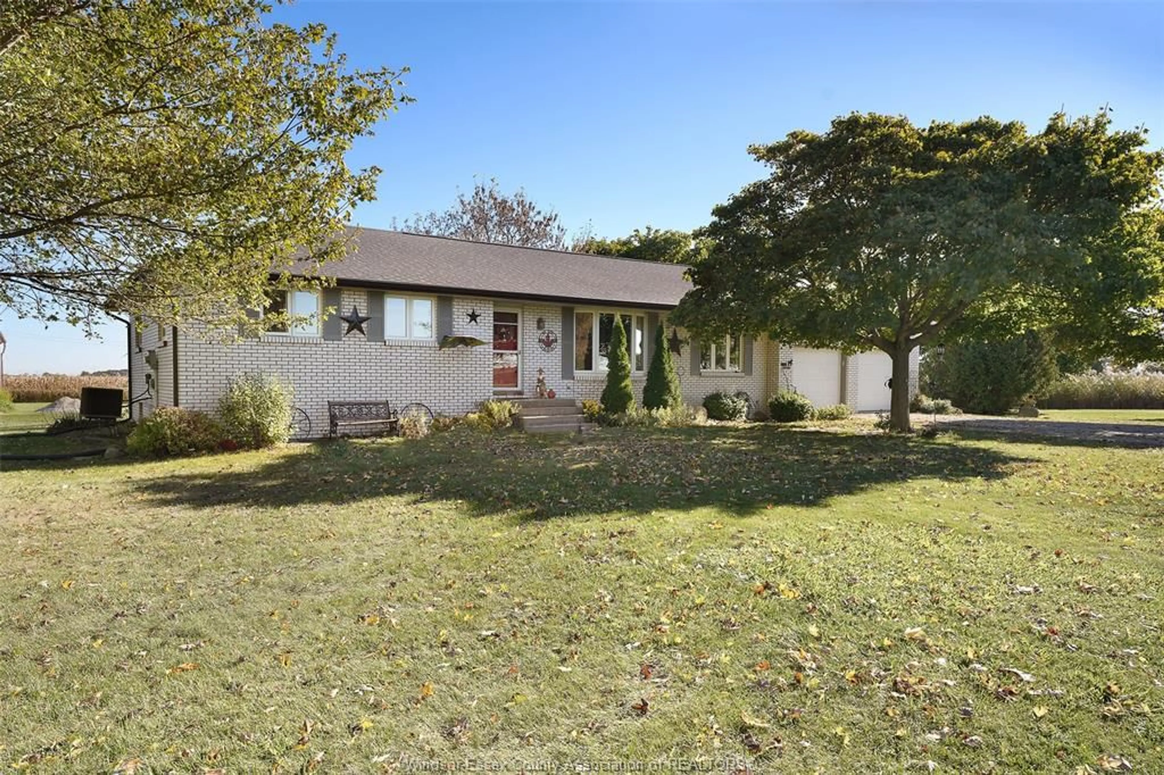 A pic from outside/outdoor area/front of a property/back of a property/a pic from drone, street for 99 NORTH TALBOT Rd, Kingsville Ontario N0P 2G0
