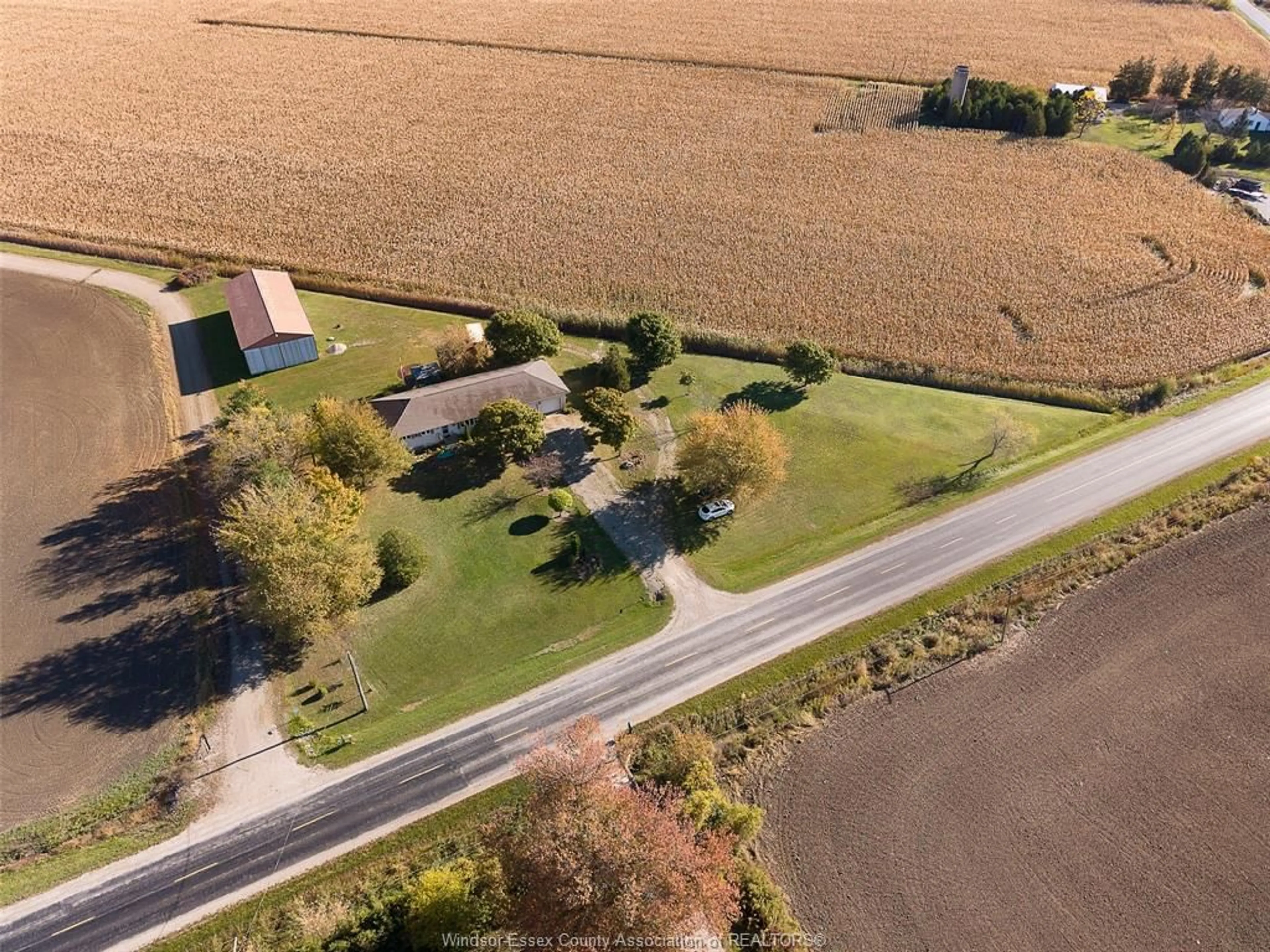 A pic from outside/outdoor area/front of a property/back of a property/a pic from drone, street for 99 NORTH TALBOT Rd, Kingsville Ontario N0P 2G0