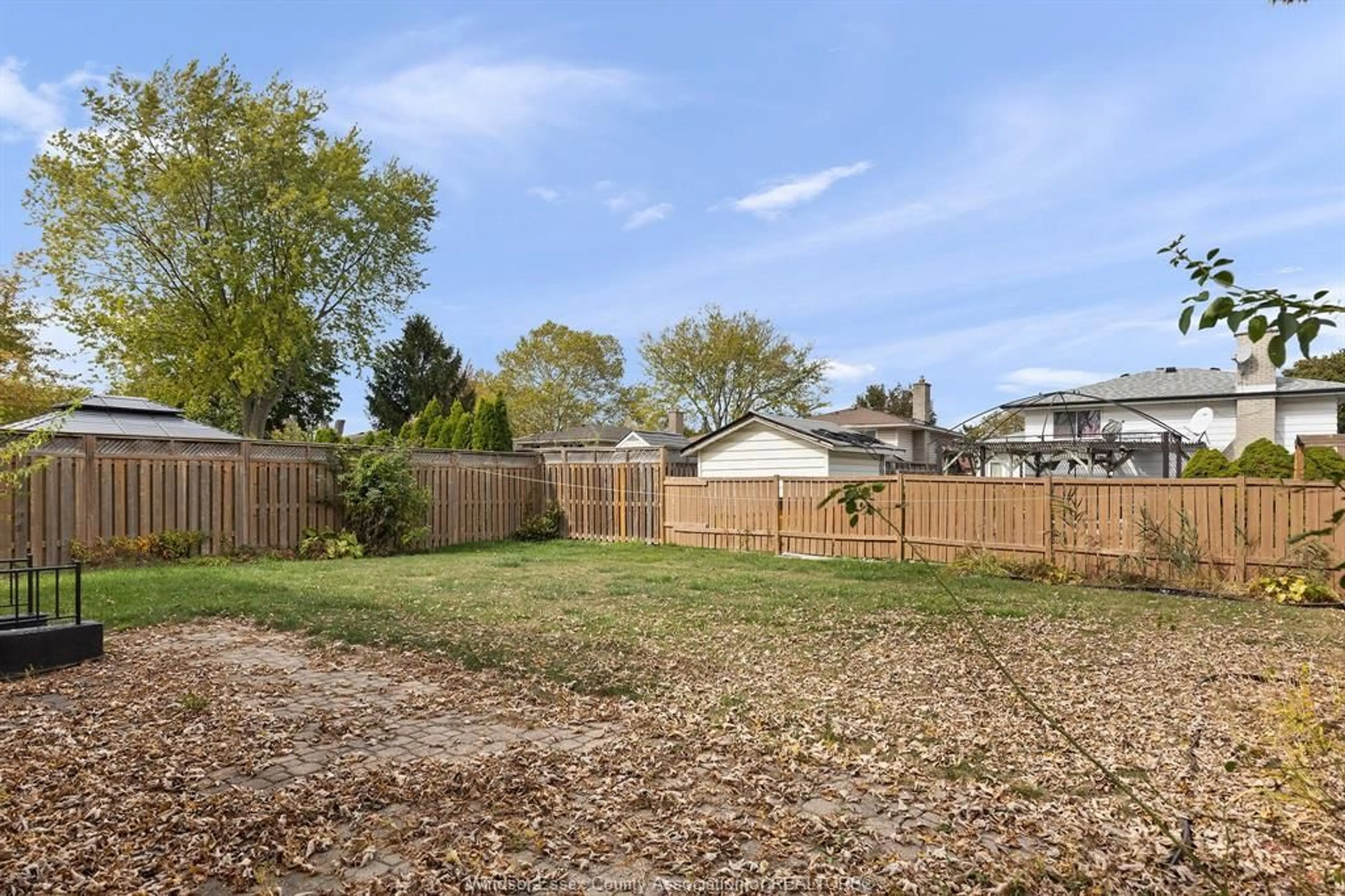 Unknown for 10540 PALMS Cres, Windsor Ontario N8R 2E8