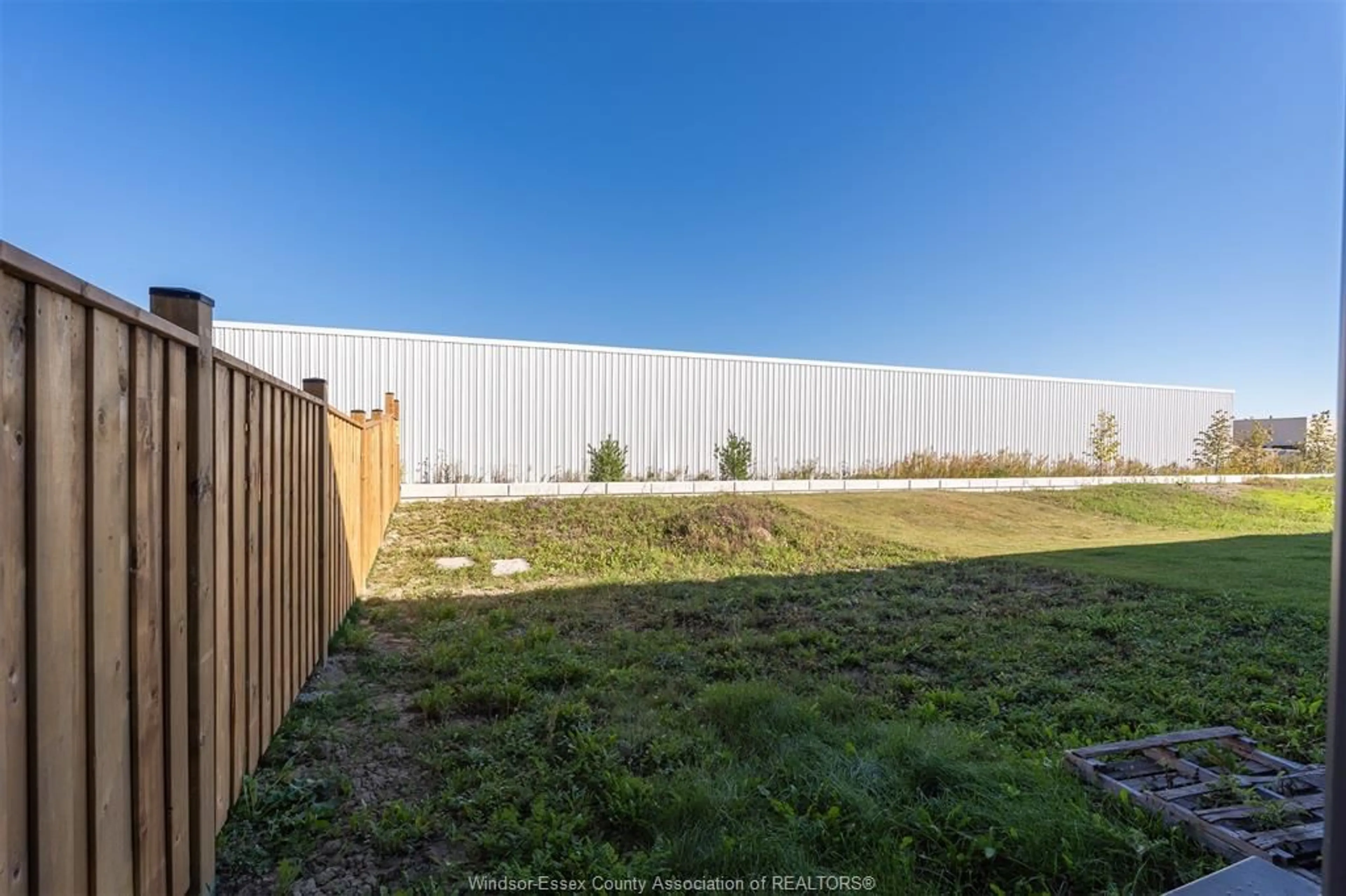 A pic from outside/outdoor area/front of a property/back of a property/a pic from drone, unknown for 112 LANE St, Essex Ontario N8M 2X6