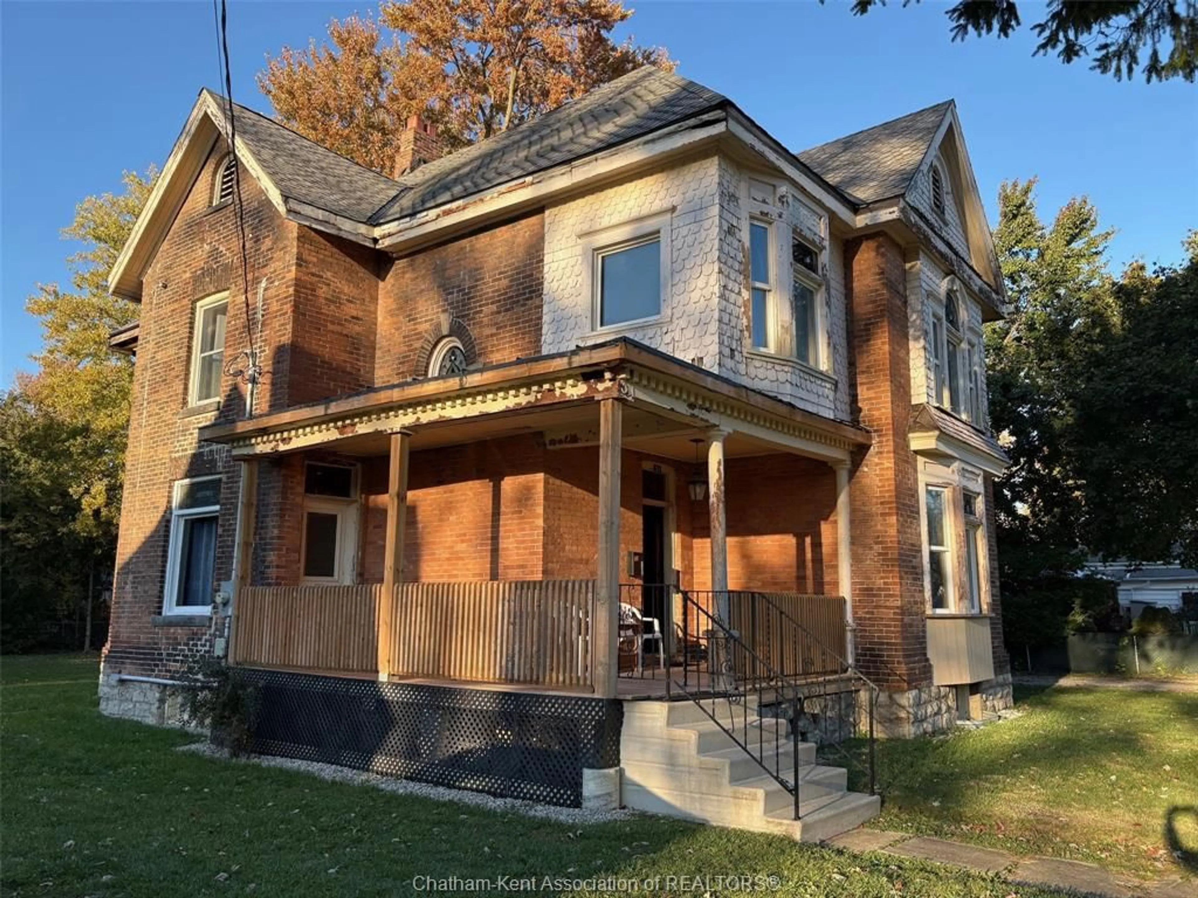 Home with brick exterior material, building for 27 & 31 Wade St, Chatham Ontario N7M 3T6