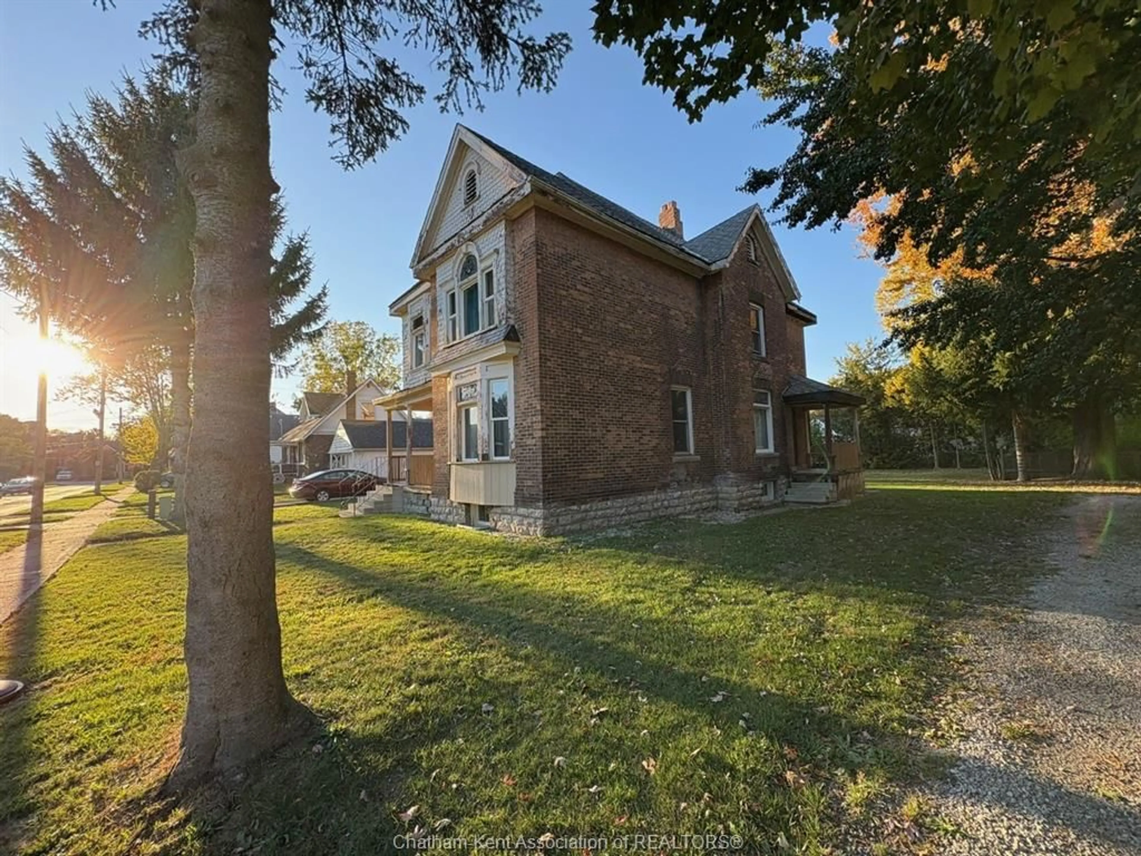 A pic from outside/outdoor area/front of a property/back of a property/a pic from drone, street for 27 & 31 Wade St, Chatham Ontario N7M 3T6