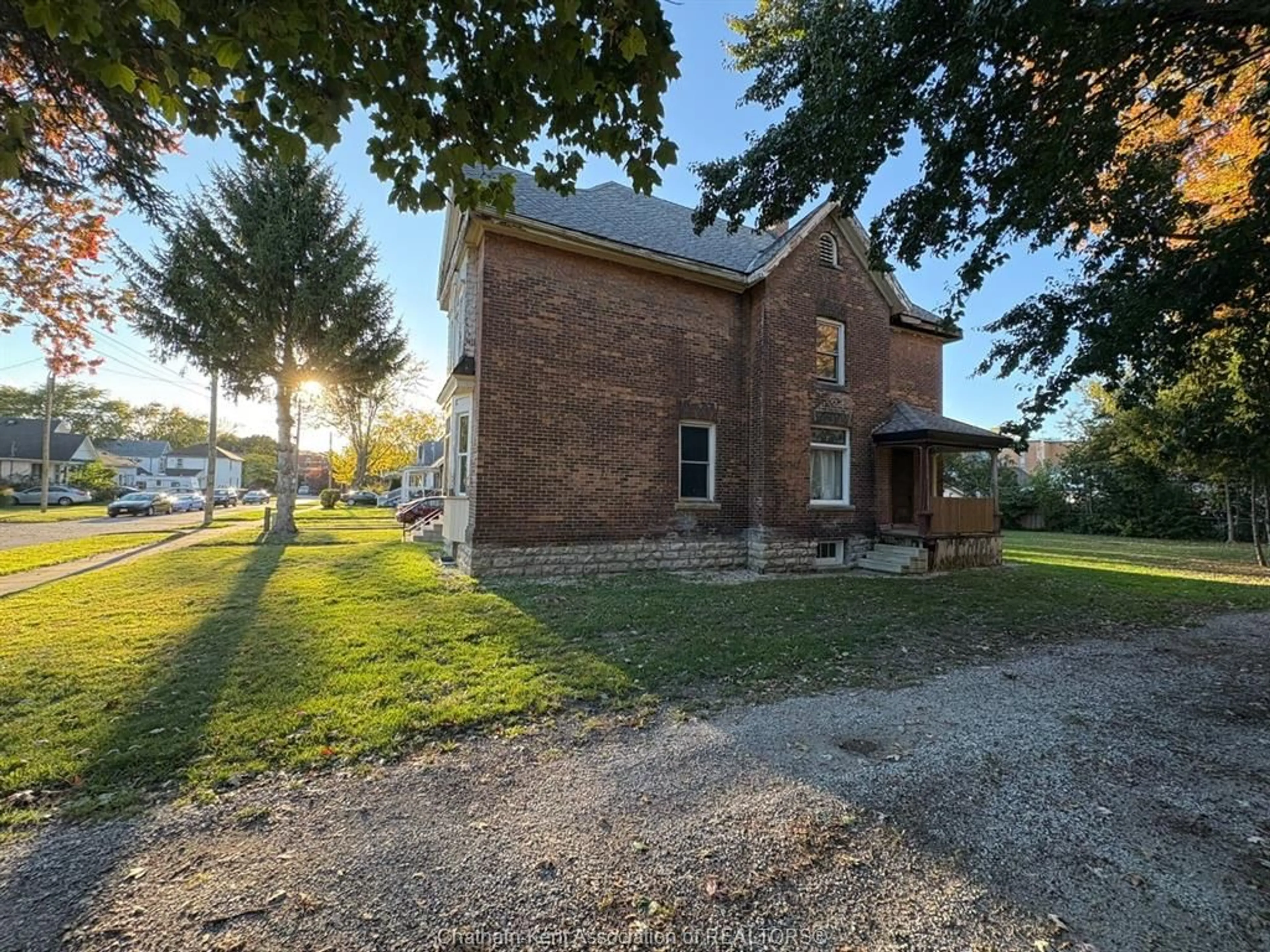 A pic from outside/outdoor area/front of a property/back of a property/a pic from drone, street for 27 & 31 Wade St, Chatham Ontario N7M 3T6