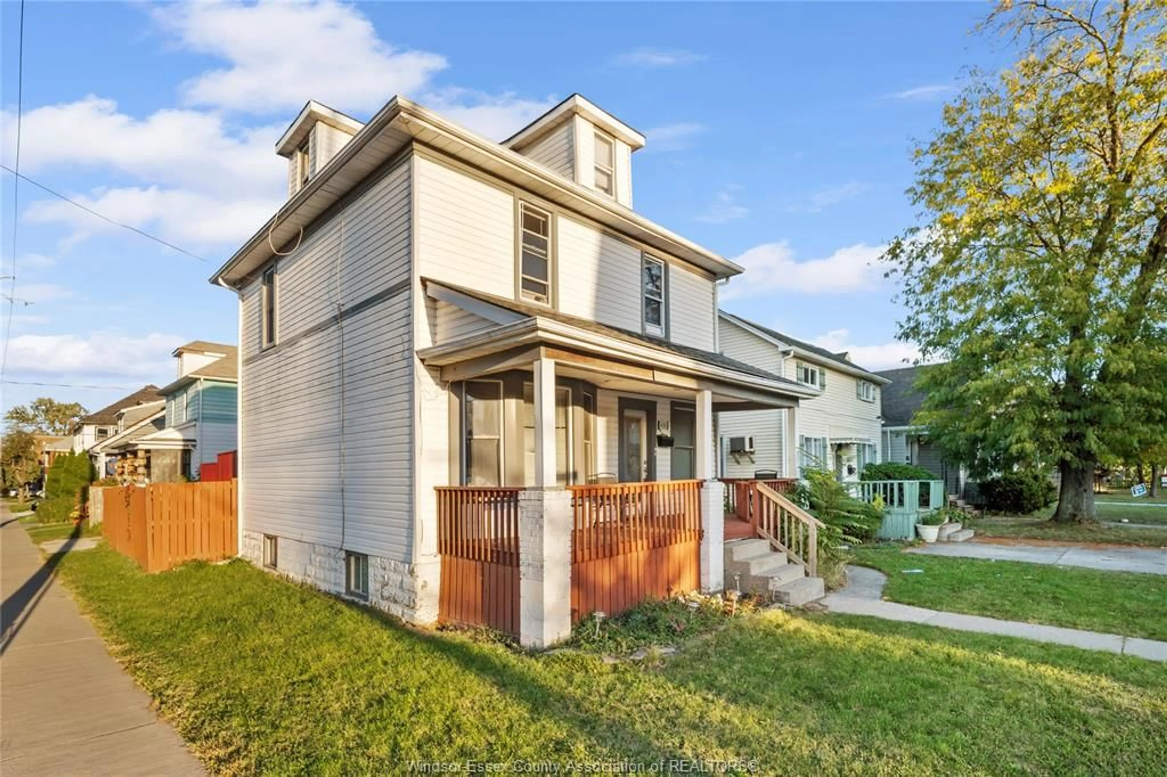Home with brick exterior material, street for 406 PIERRE, Windsor Ontario N9A 2K2