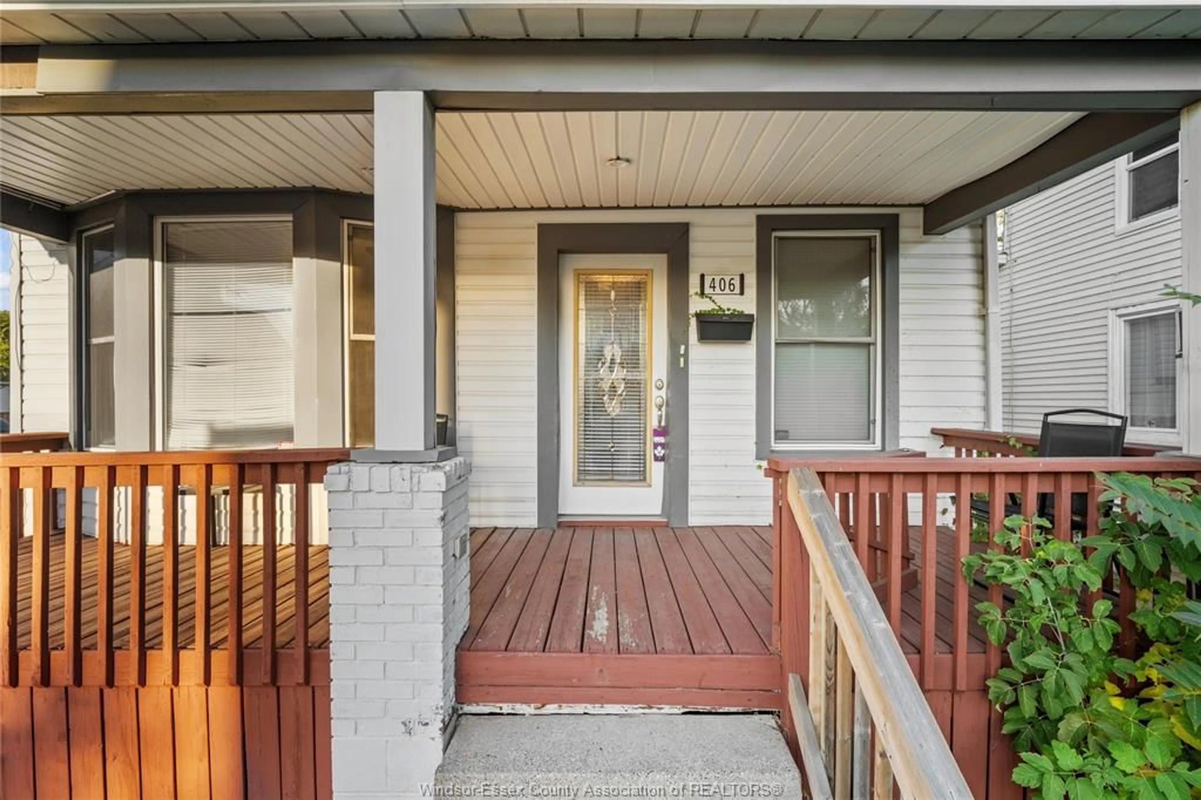 Indoor entryway for 406 PIERRE, Windsor Ontario N9A 2K2