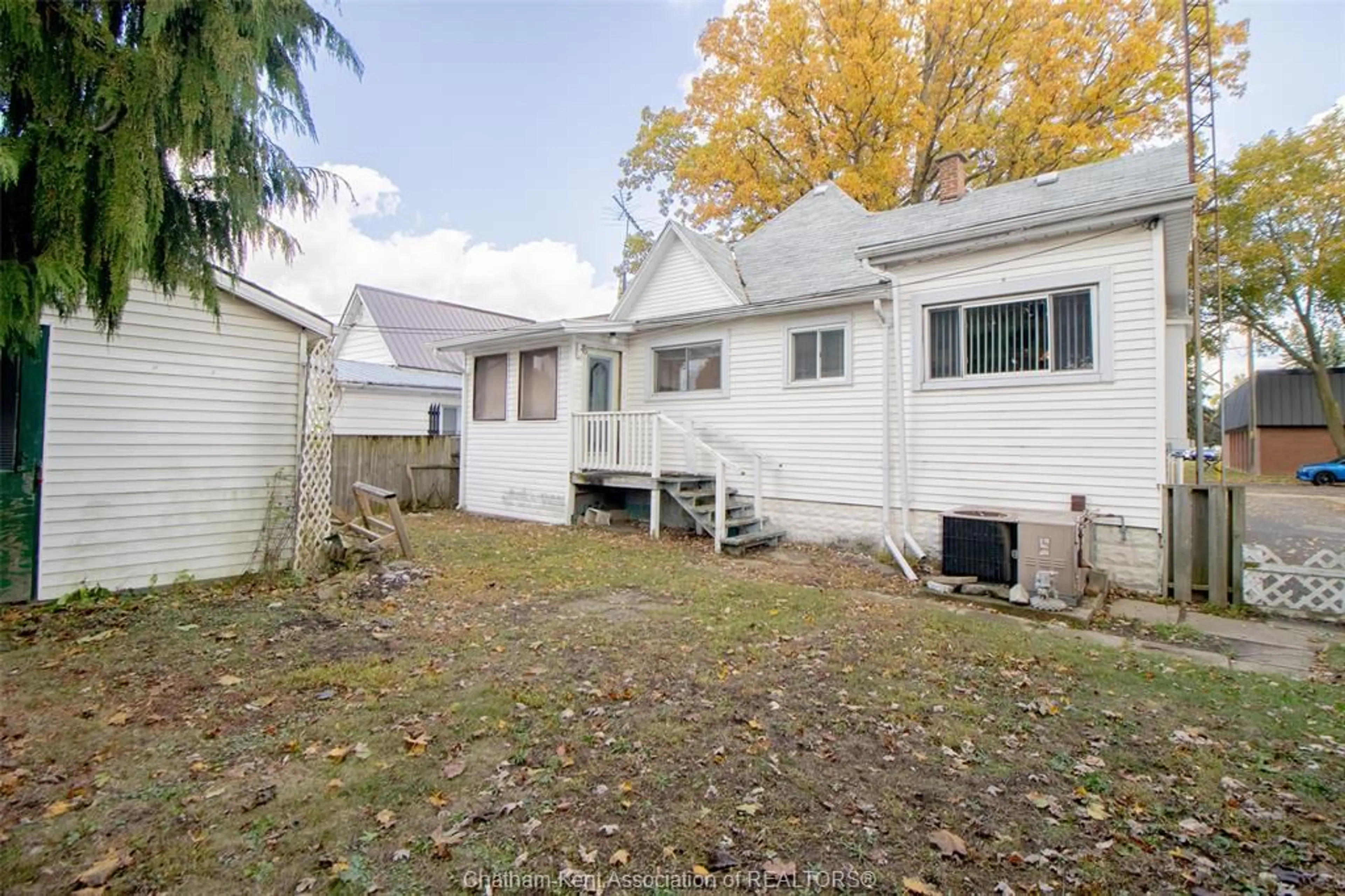 Patio, street for 437 Creek St, Wallaceburg Ontario N8A 4C5