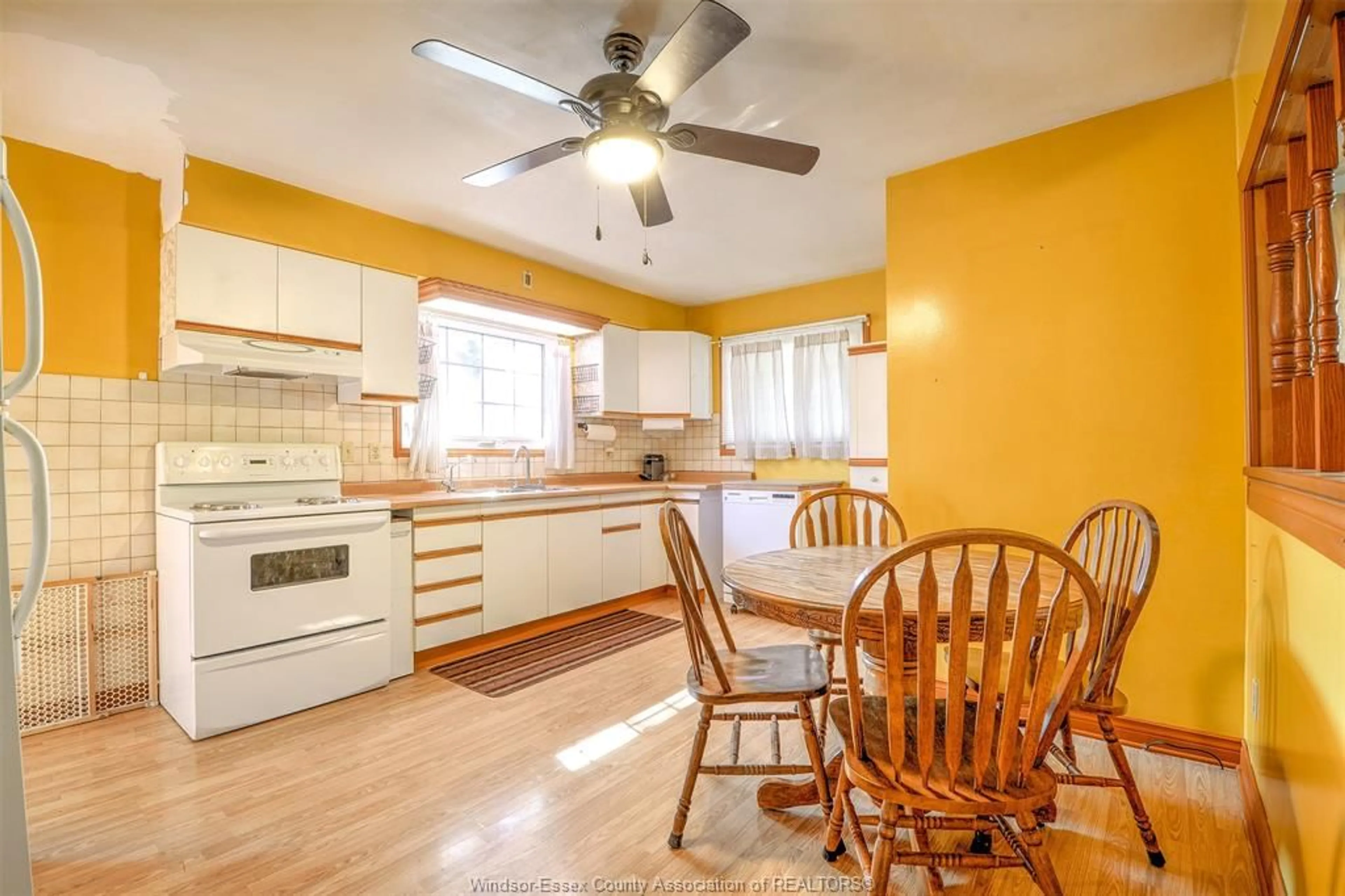 Standard kitchen, unknown for 1294 Janette Ave, Windsor Ontario N8X 1Y6