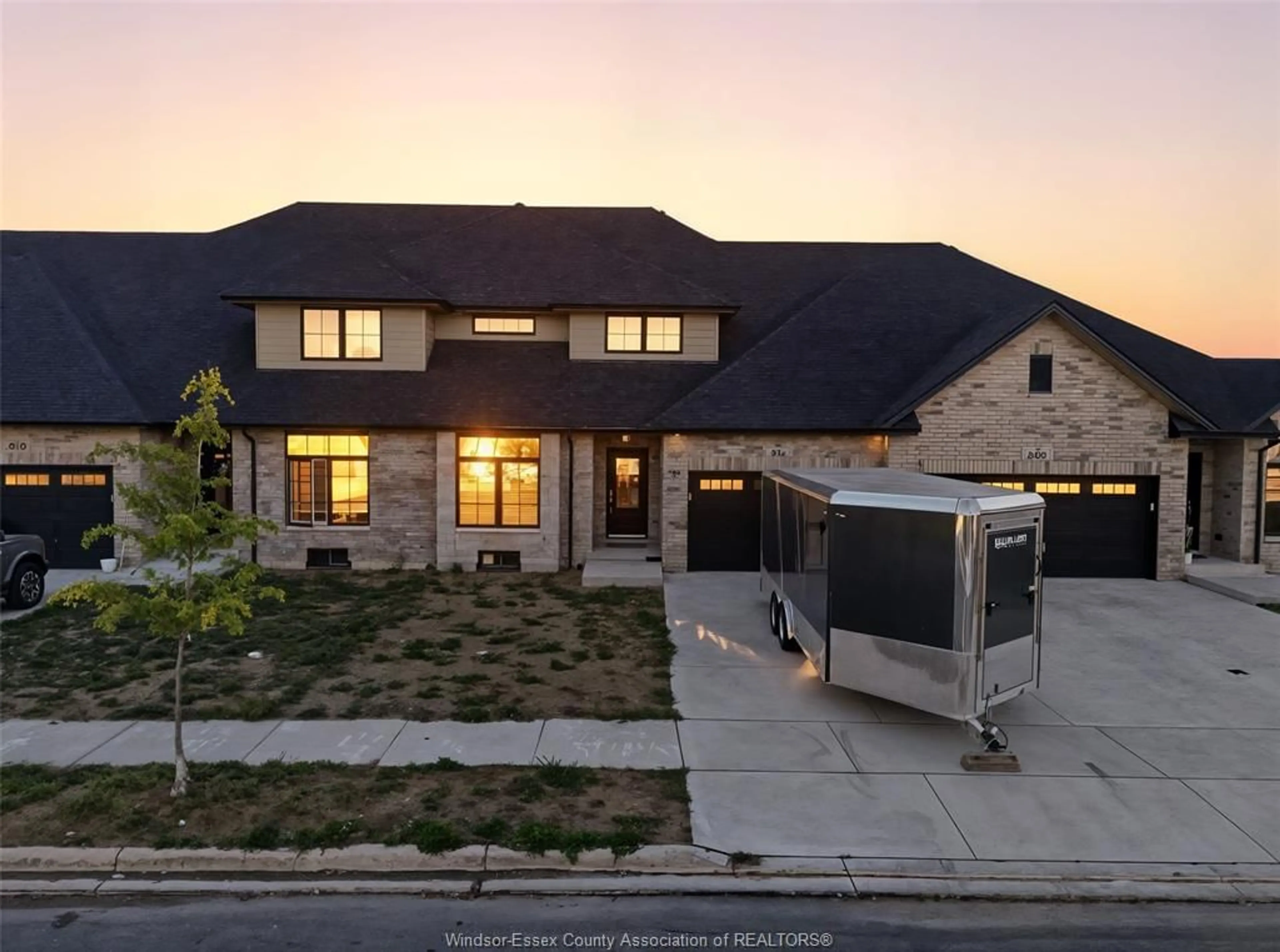 A pic from outside/outdoor area/front of a property/back of a property/a pic from drone, street for 511 WATER Rd, Amherstburg Ontario N9V 0H1