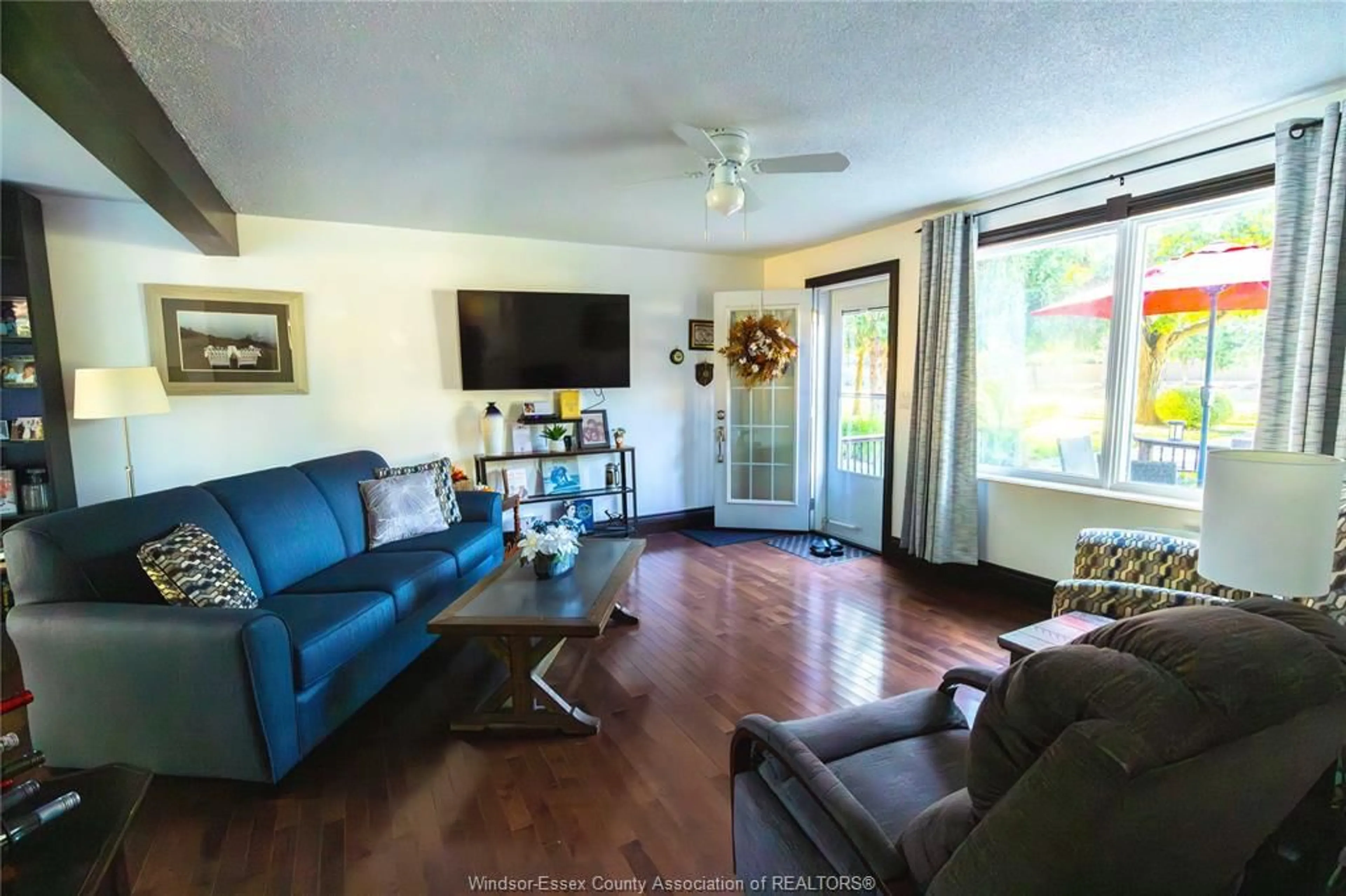 Living room with furniture, unknown for 14218 TECUMSEH, Tecumseh Ontario N8N 1M7