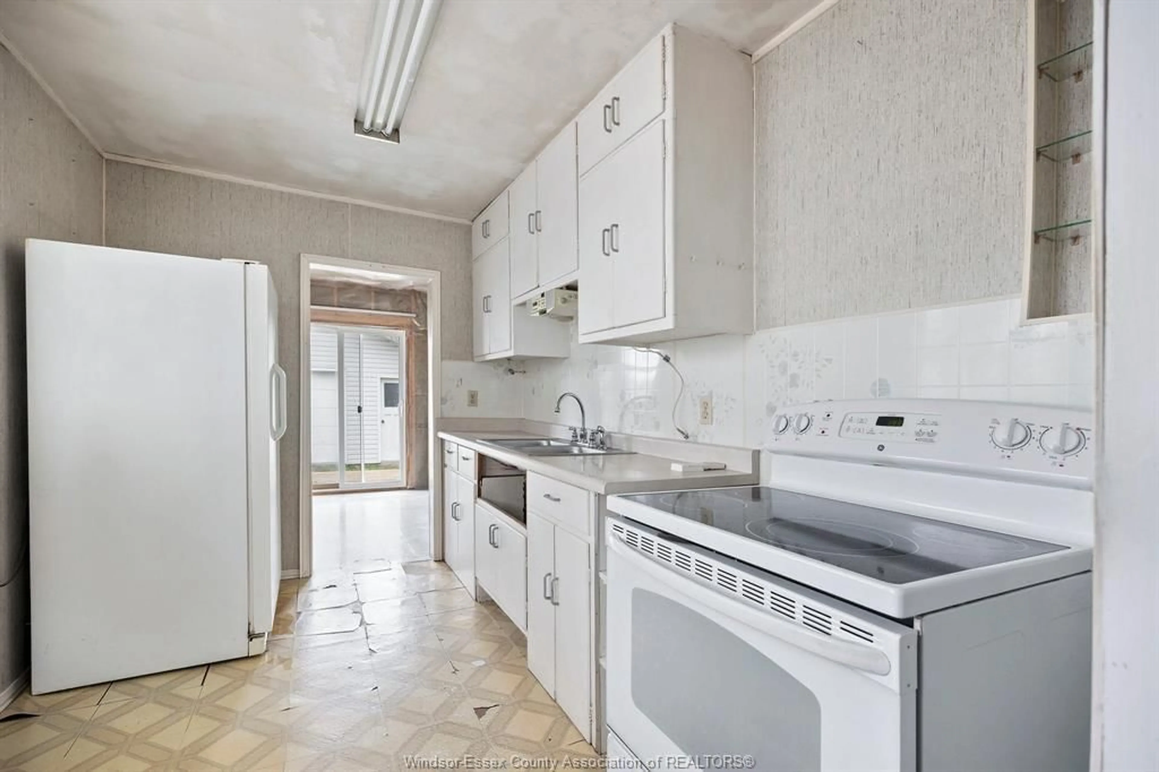 Standard kitchen, unknown for 1146 Partington, Windsor Ontario N9B 2P4