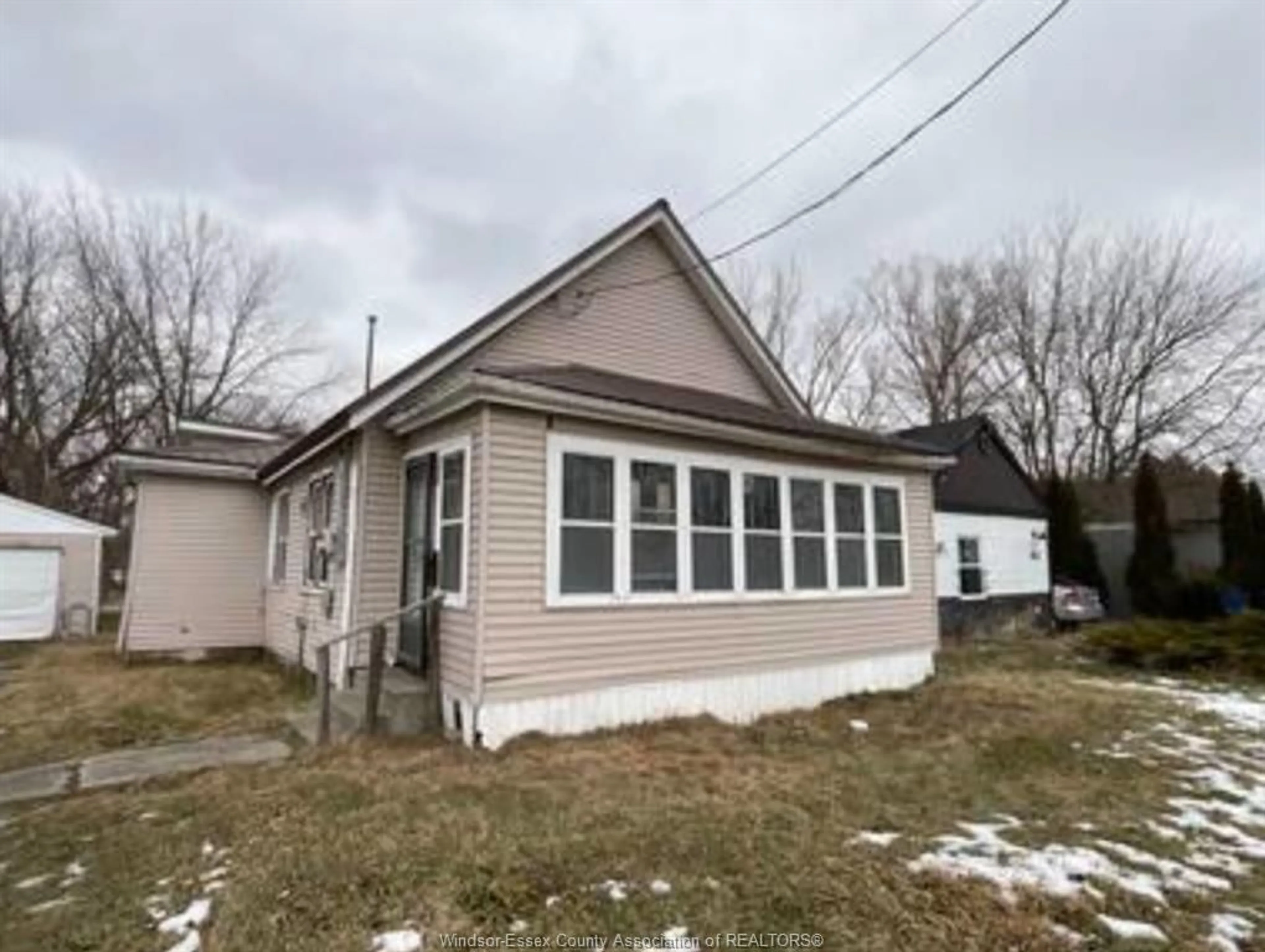 Unknown for 253 KING St, Chatham Ontario N7M 3N3