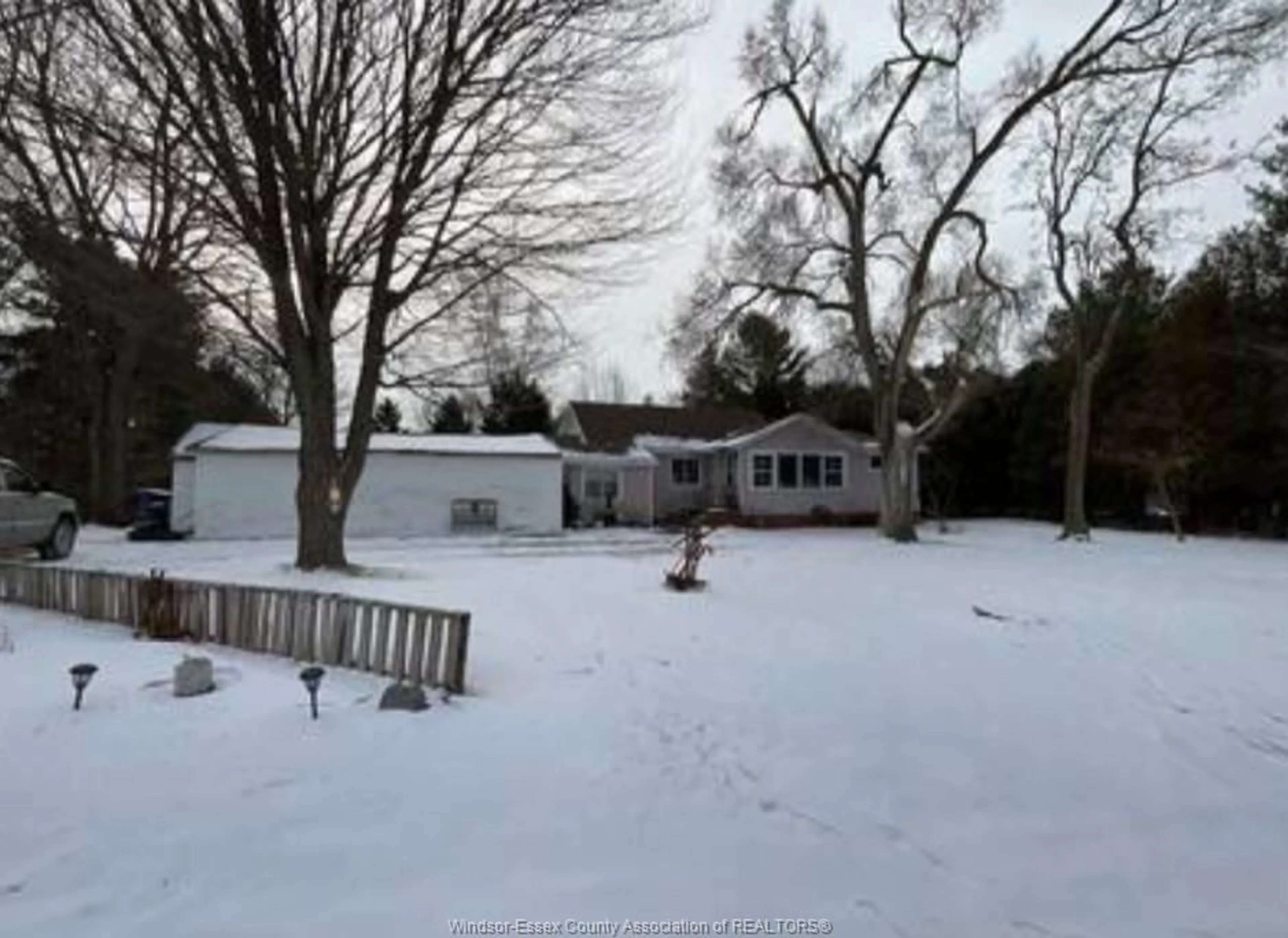 A pic from outside/outdoor area/front of a property/back of a property/a pic from drone, unknown for 8276 TALBOT Trail, Chatham Ontario N7M 3N5