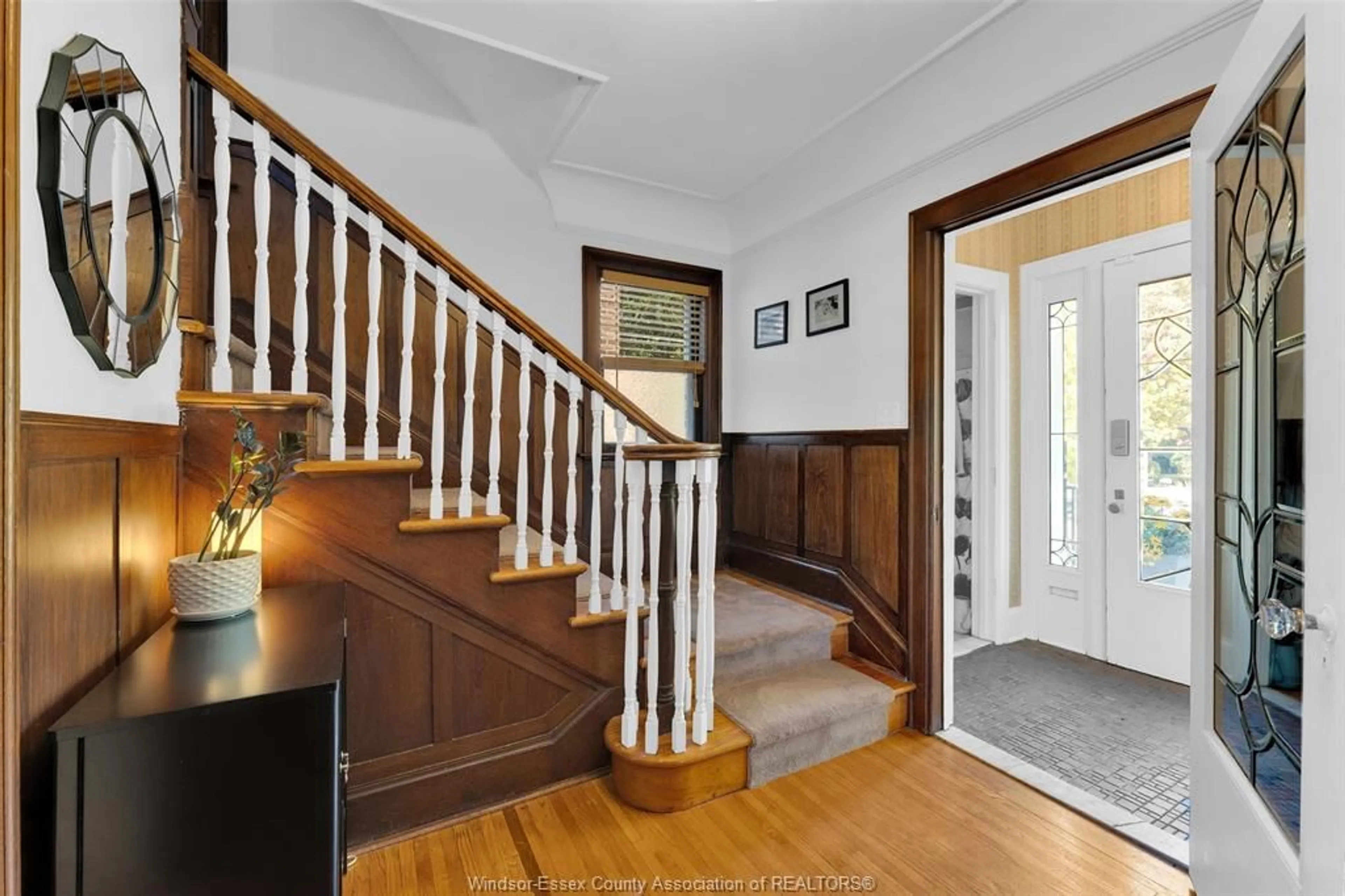 Indoor foyer for 1181 Kildare, Windsor Ontario N8Y 3H6