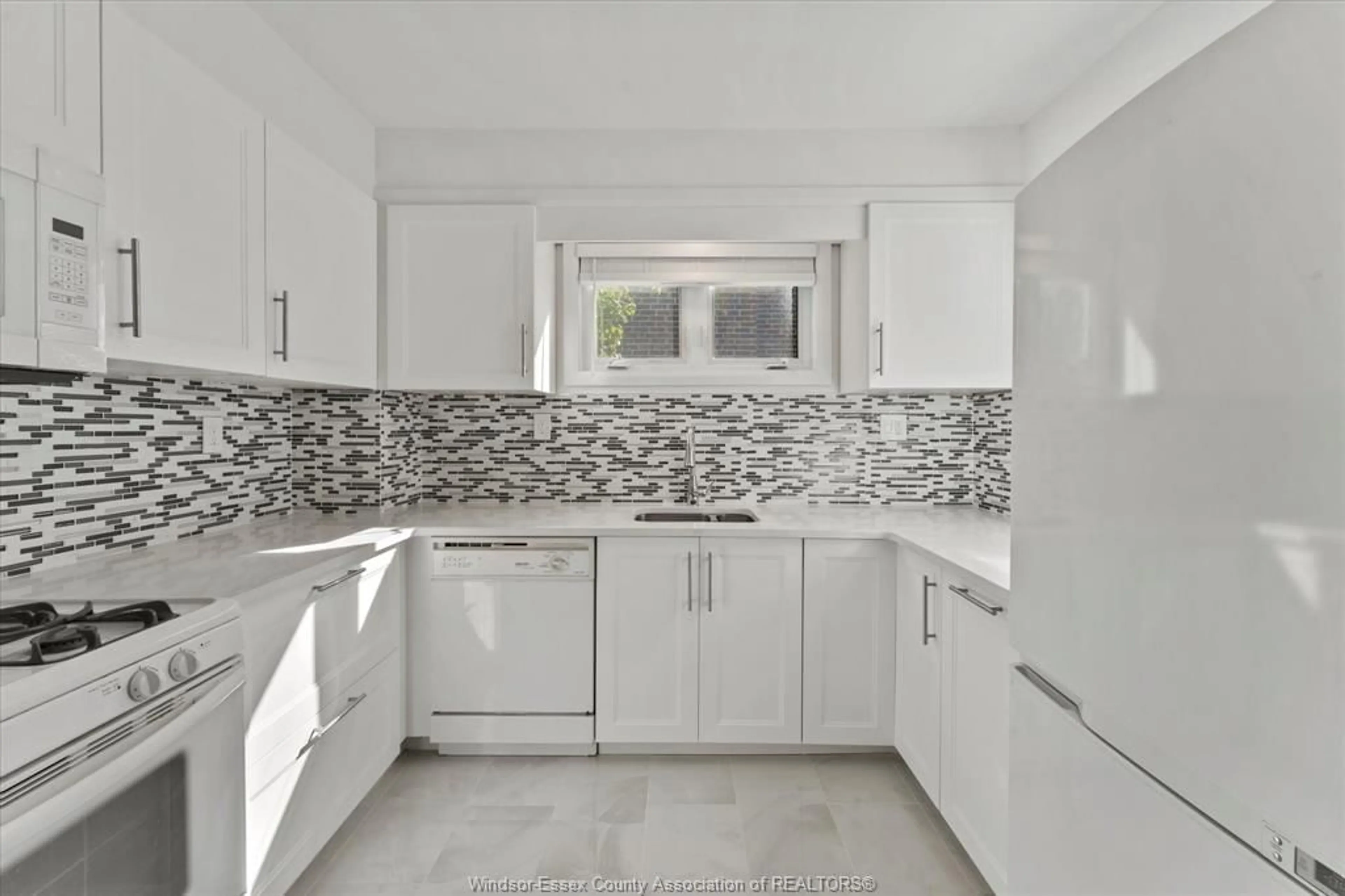 Standard kitchen, ceramic/tile floor for 1479 PARENT Ave, Windsor Ontario N7X 4J6