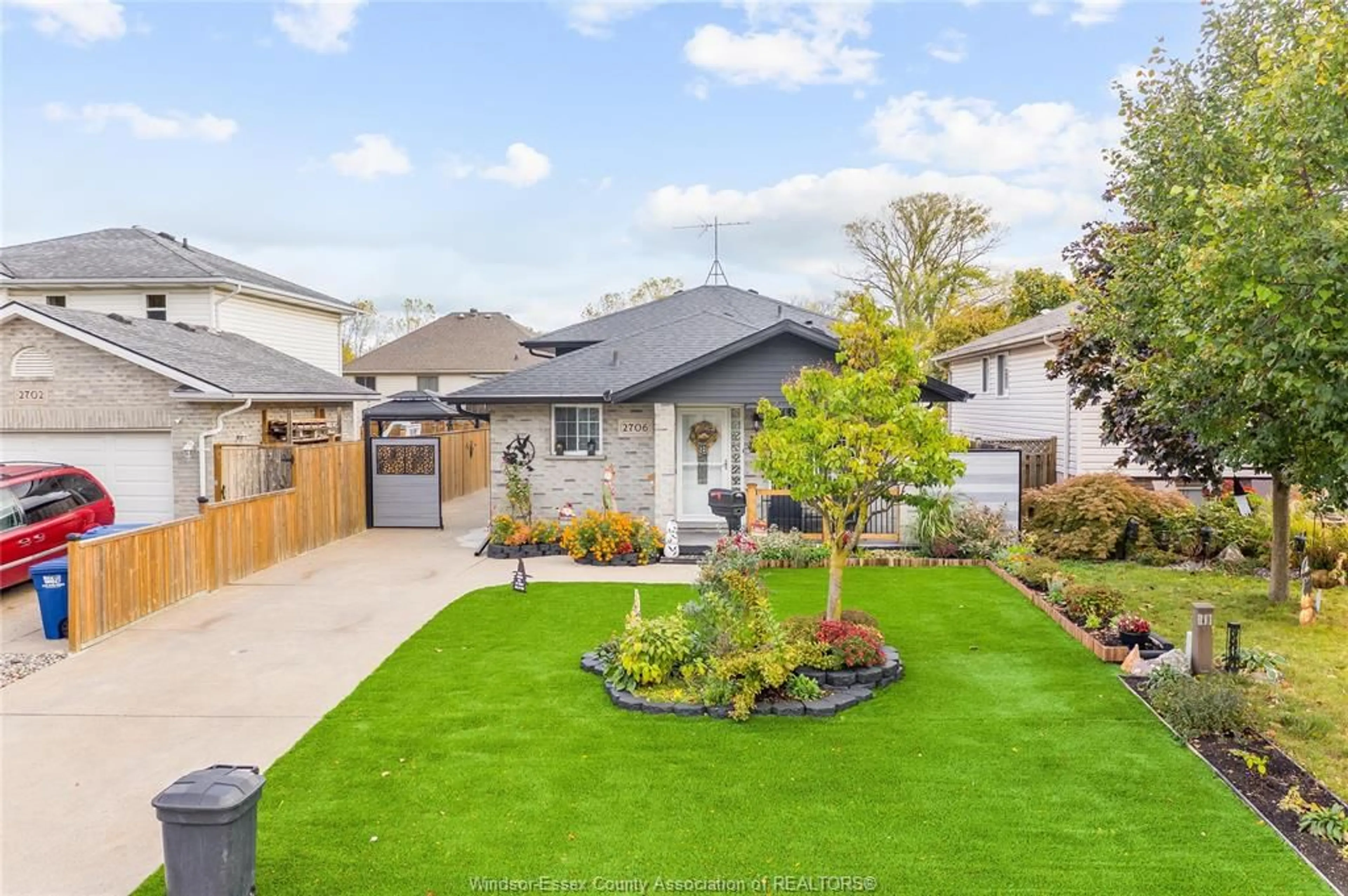 Unknown for 2706 ROBERT Rd, Windsor Ontario N8W 5L9