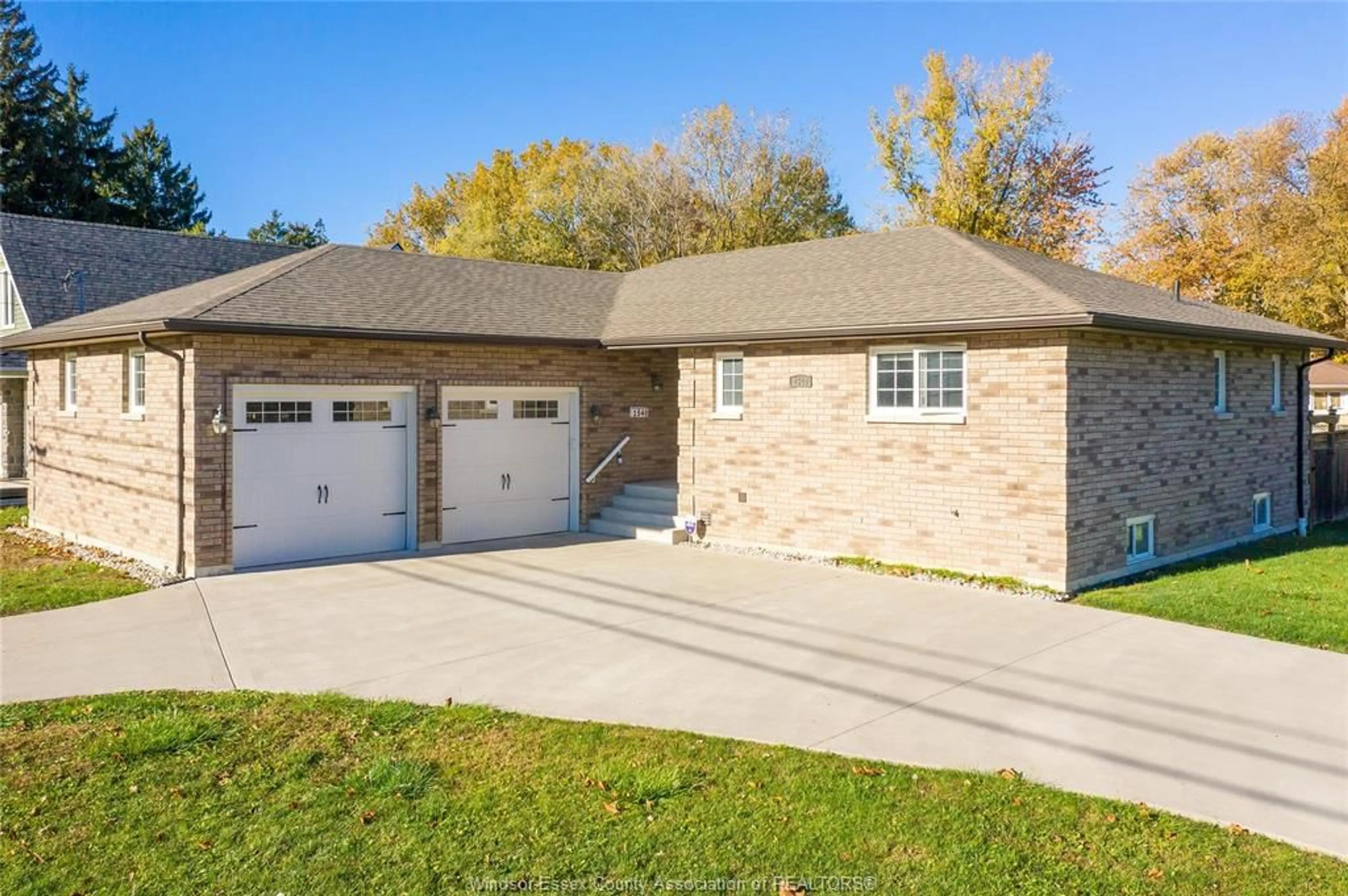 Home with brick exterior material, street for 1540 SPRUCEWOOD Ave, LaSalle Ontario N9J 1X4