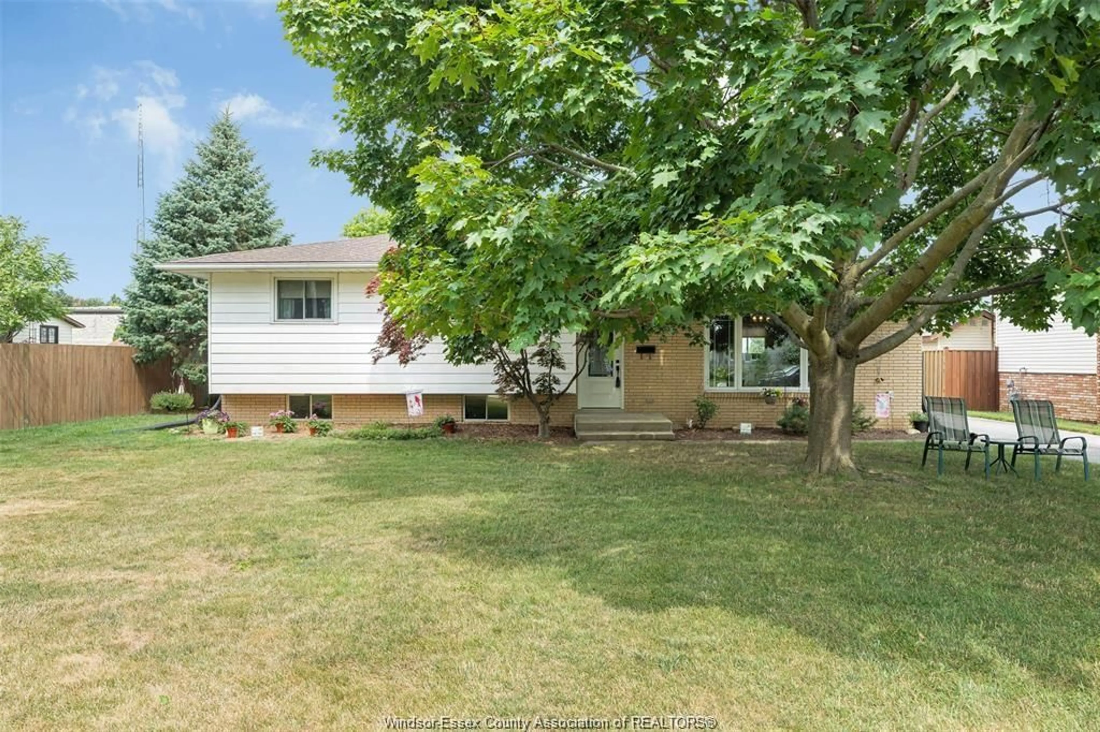 Home with vinyl exterior material, street for 113 HILL ST., Cottam Ontario N0R 1B0