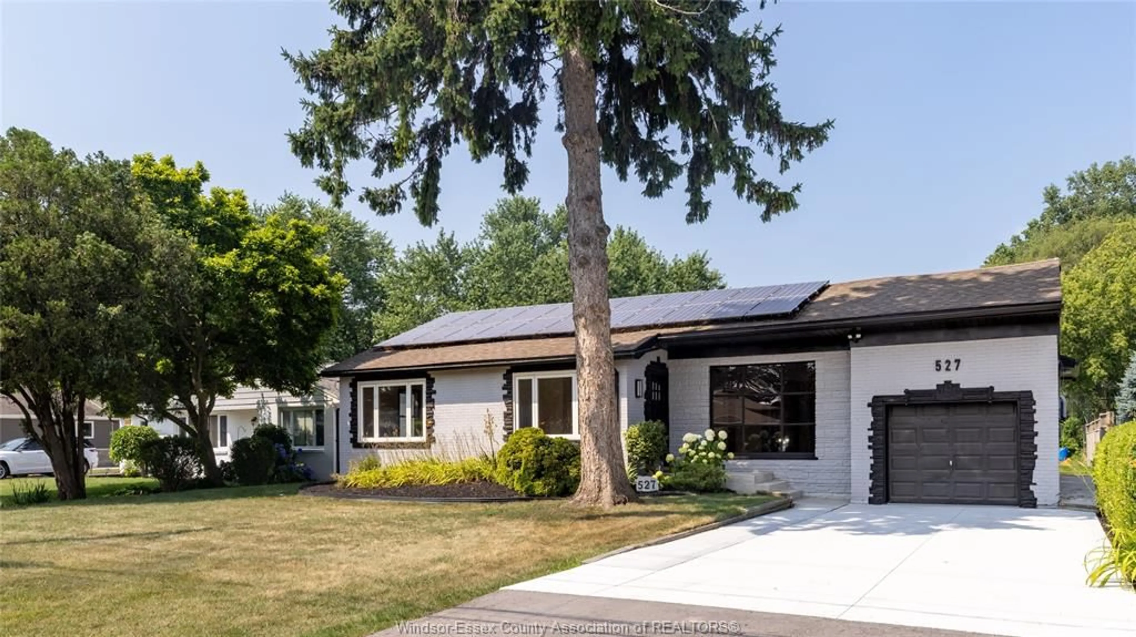 Home with vinyl exterior material, street for 527 Jarvis Ave, Windsor Ontario N8P 1C8