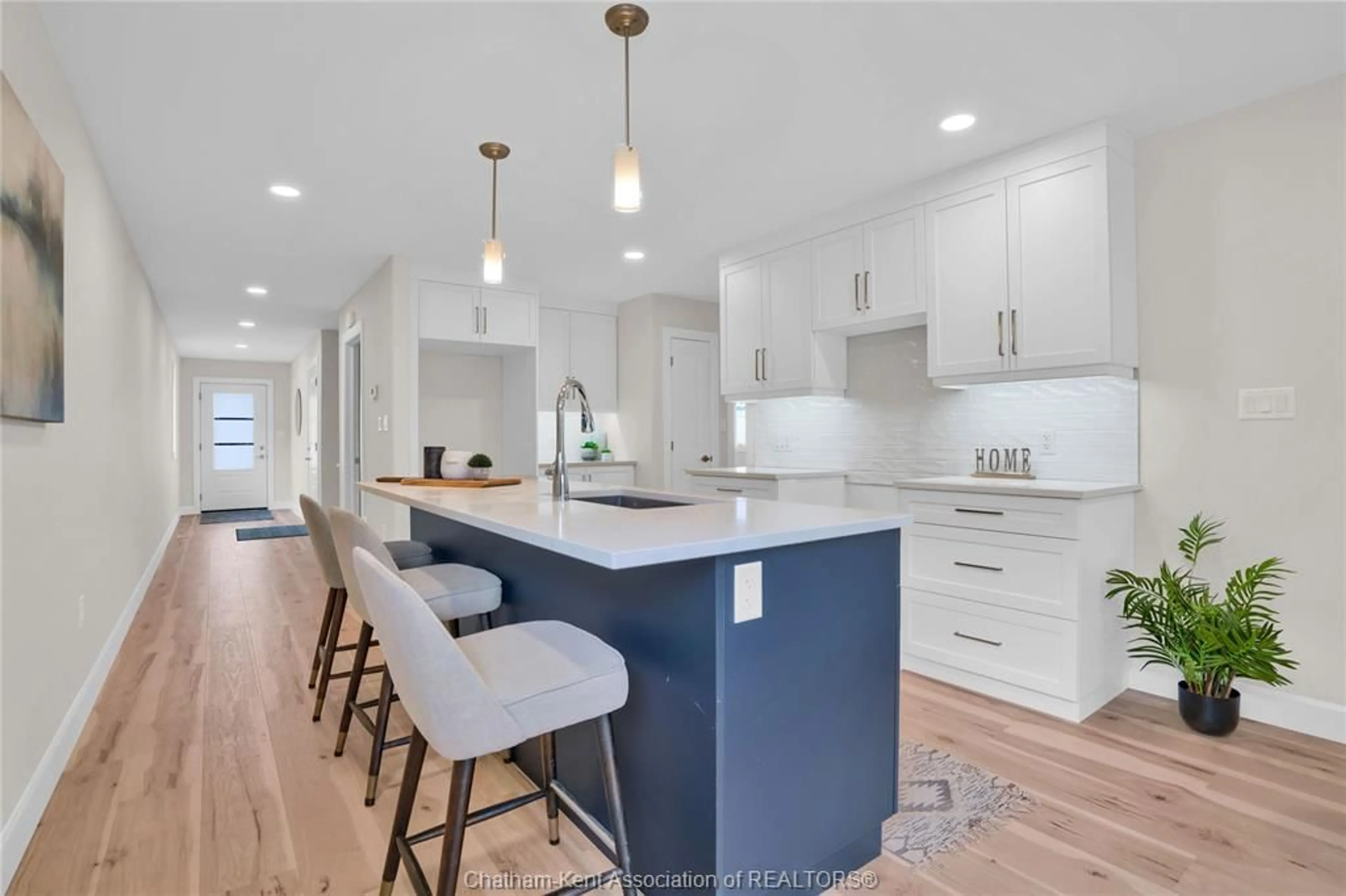 Open concept kitchen, unknown for 166 IRONWOOD Trail, Chatham Ontario N7M 0T3