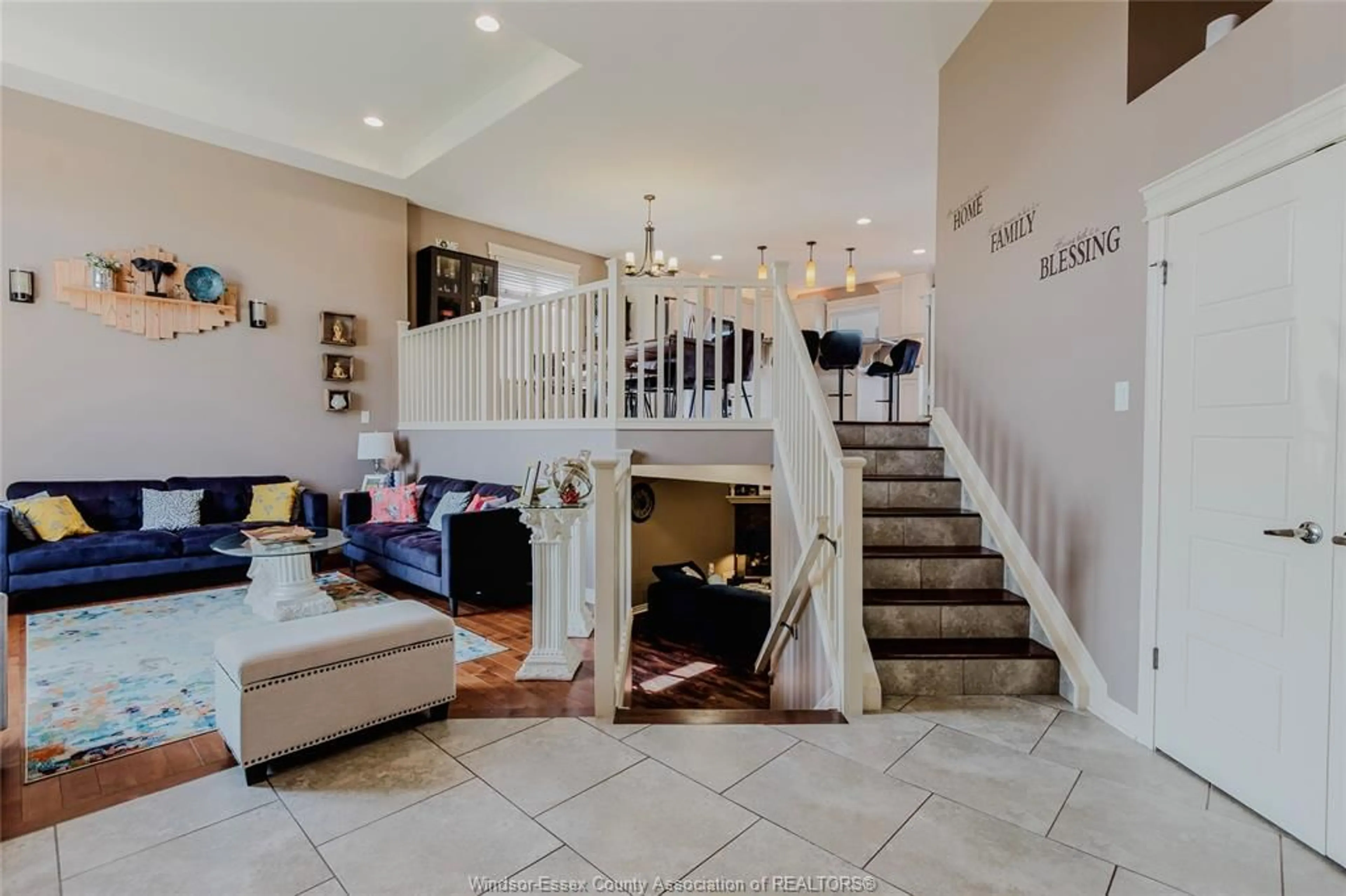 Indoor foyer for 1429 OAKWOOD Ave, Lakeshore Ontario N8L 0S4