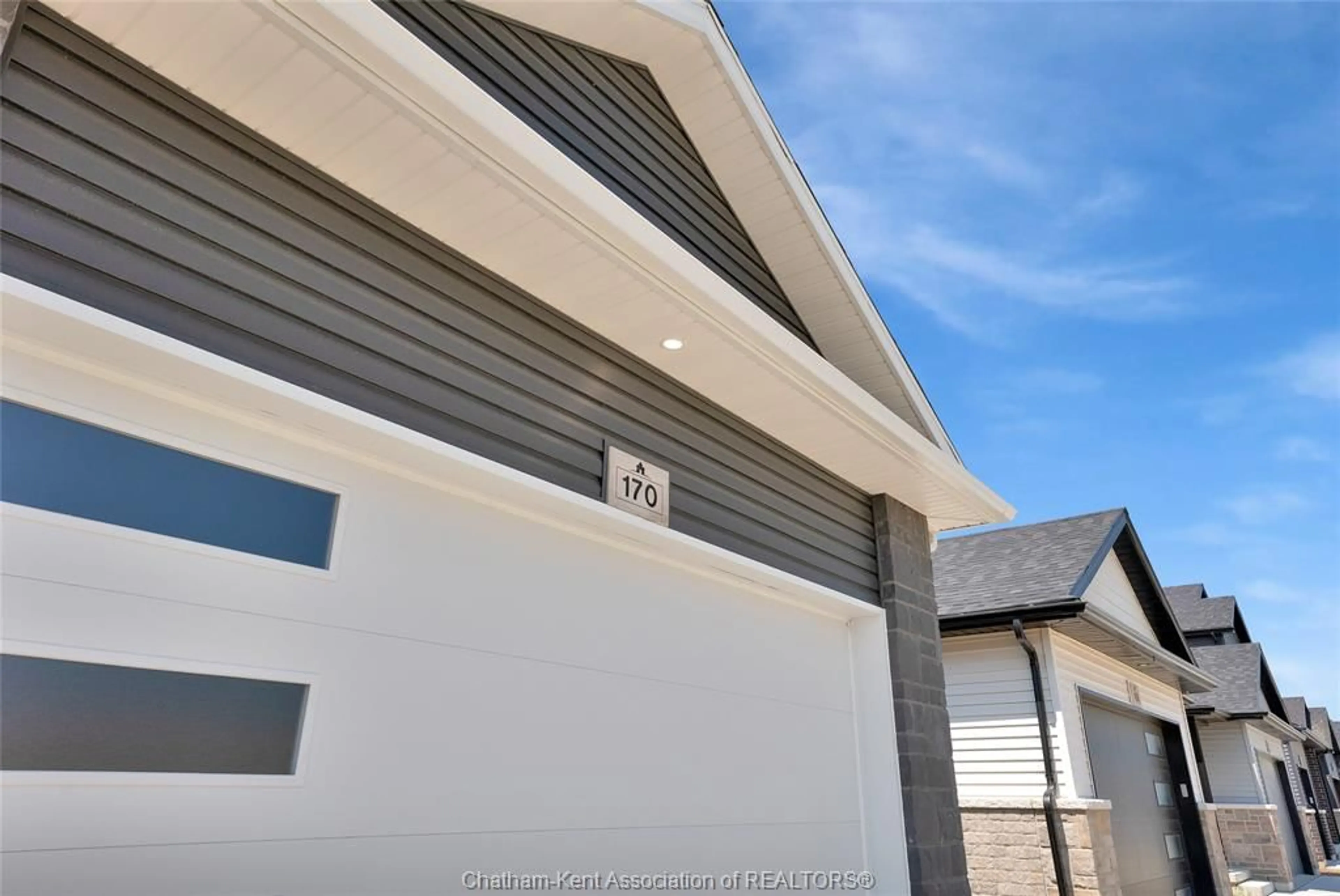 Home with vinyl exterior material, street for 170 IRONWOOD Trail, Chatham Ontario N7M 0T3