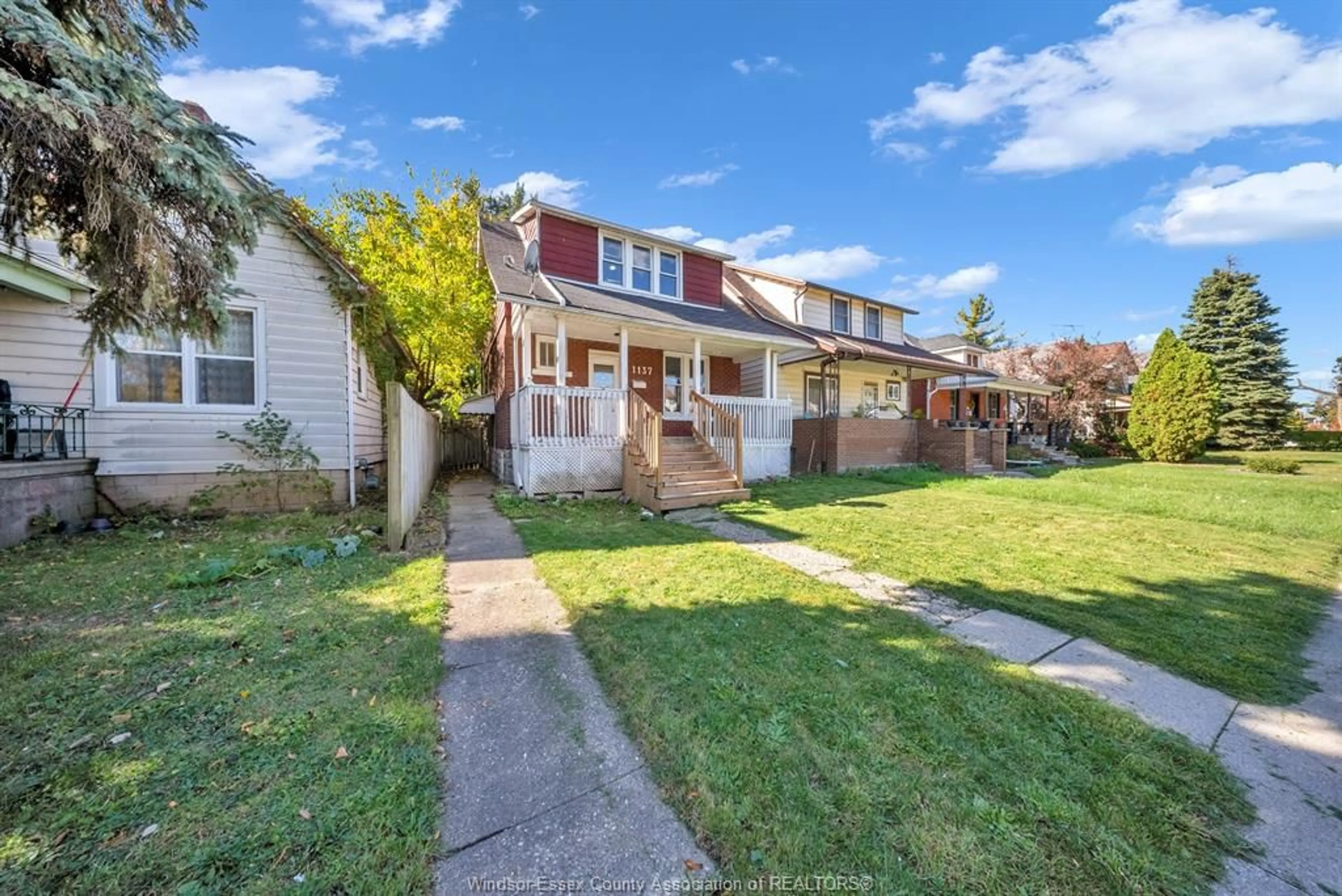 A pic from outside/outdoor area/front of a property/back of a property/a pic from drone, street for 1137 BRUCE Ave, Windsor Ontario N9A 4Y3