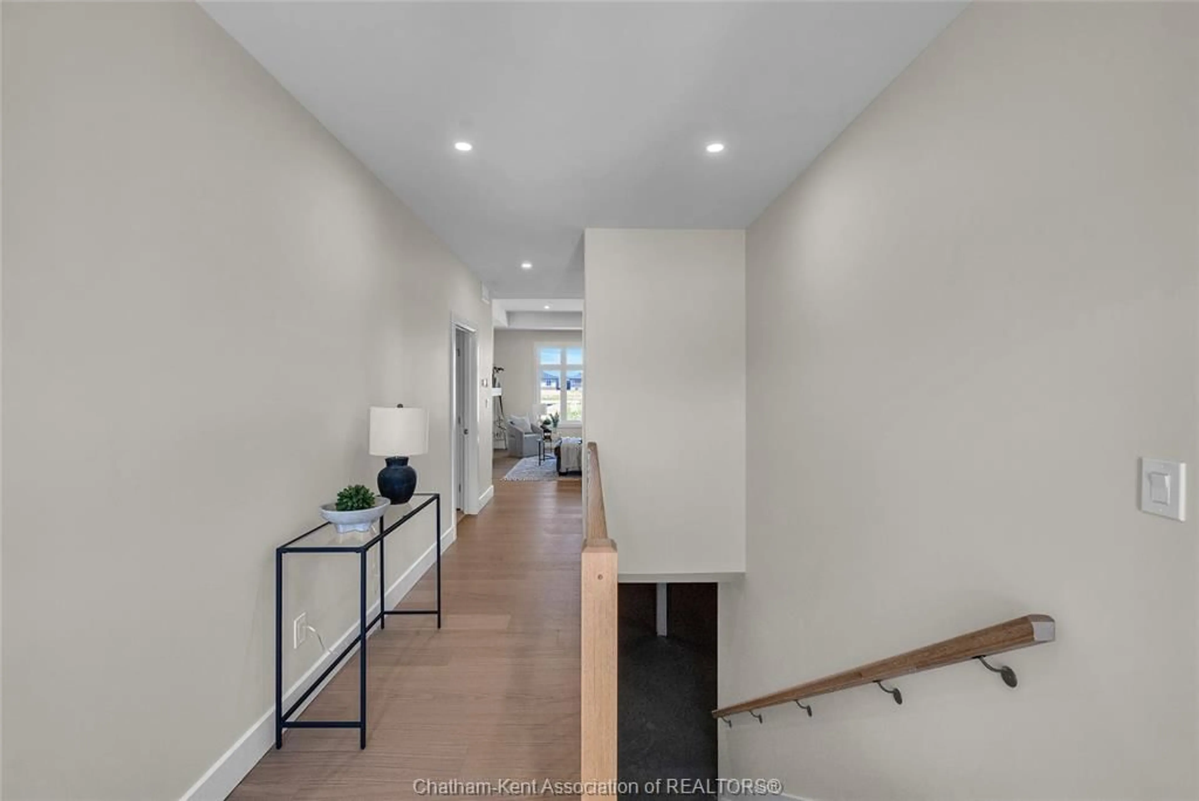 Indoor foyer for 172 Rosewood Cres, Chatham Ontario N7M 0V4