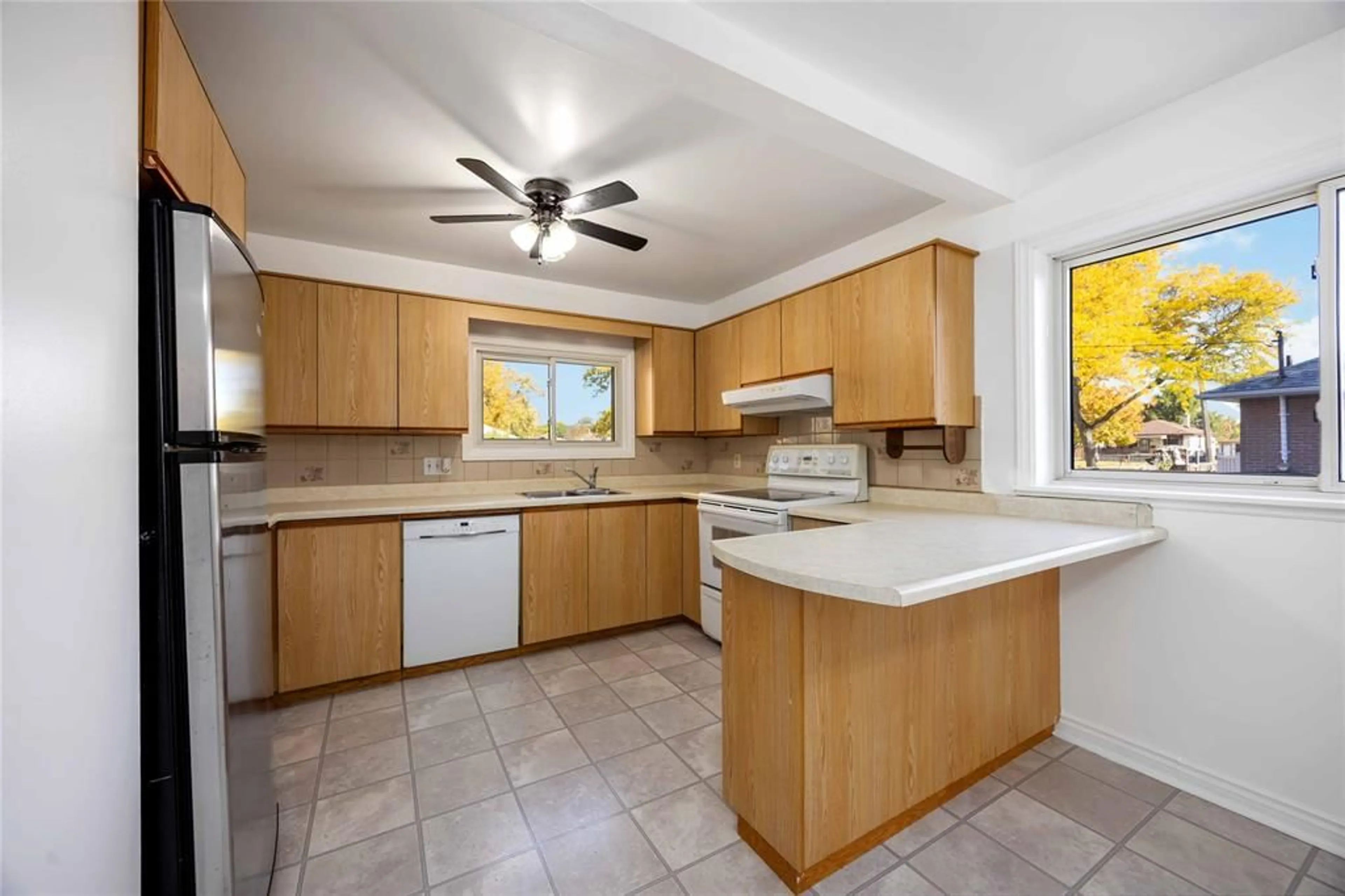 Open concept kitchen, ceramic/tile floor for 1003 GERMAIN St, Sarnia Ontario N7S 1L9