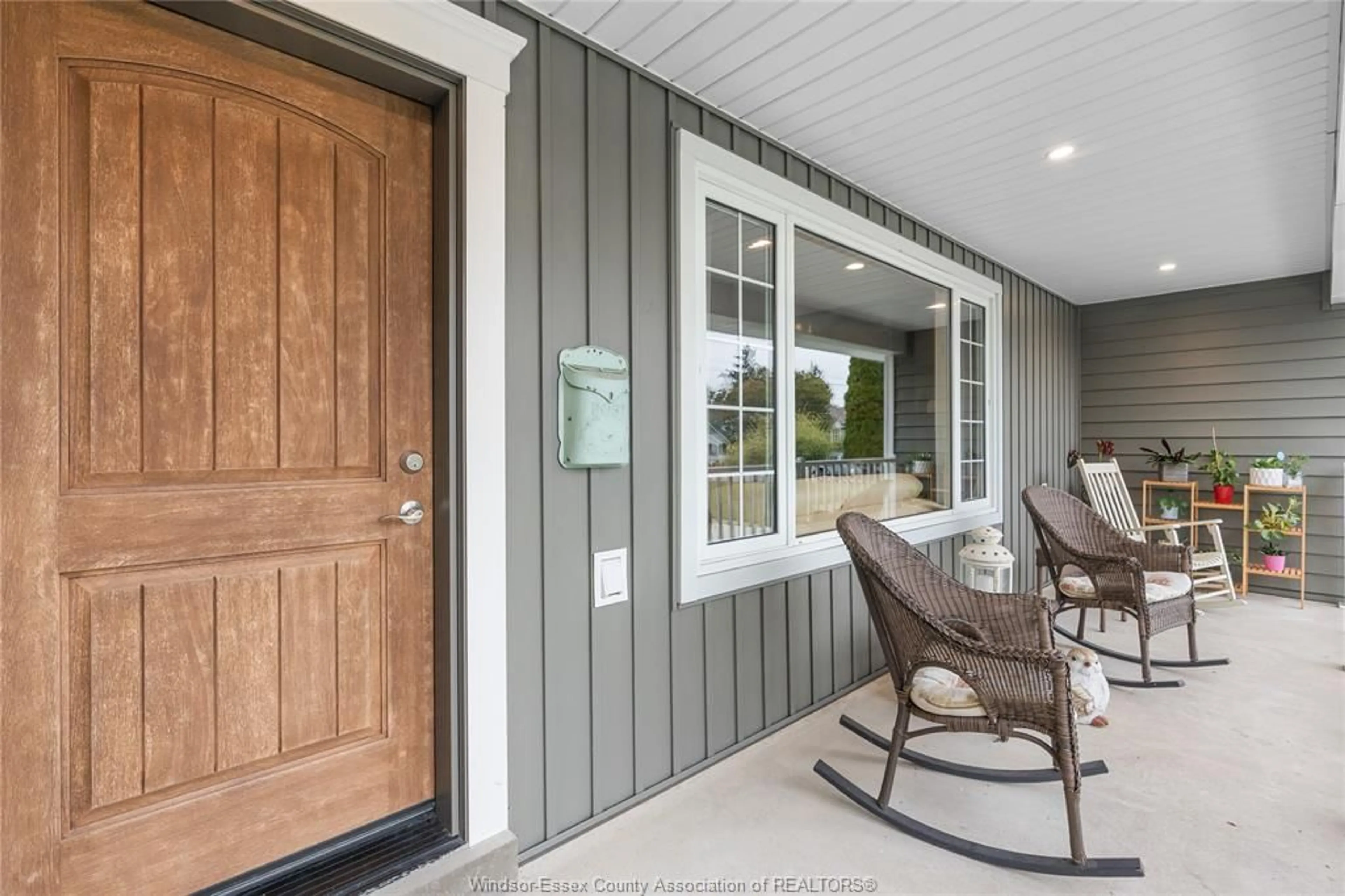Indoor entryway for 215 COUNTY RD 34 W, Cottam Ontario N8M 2X5