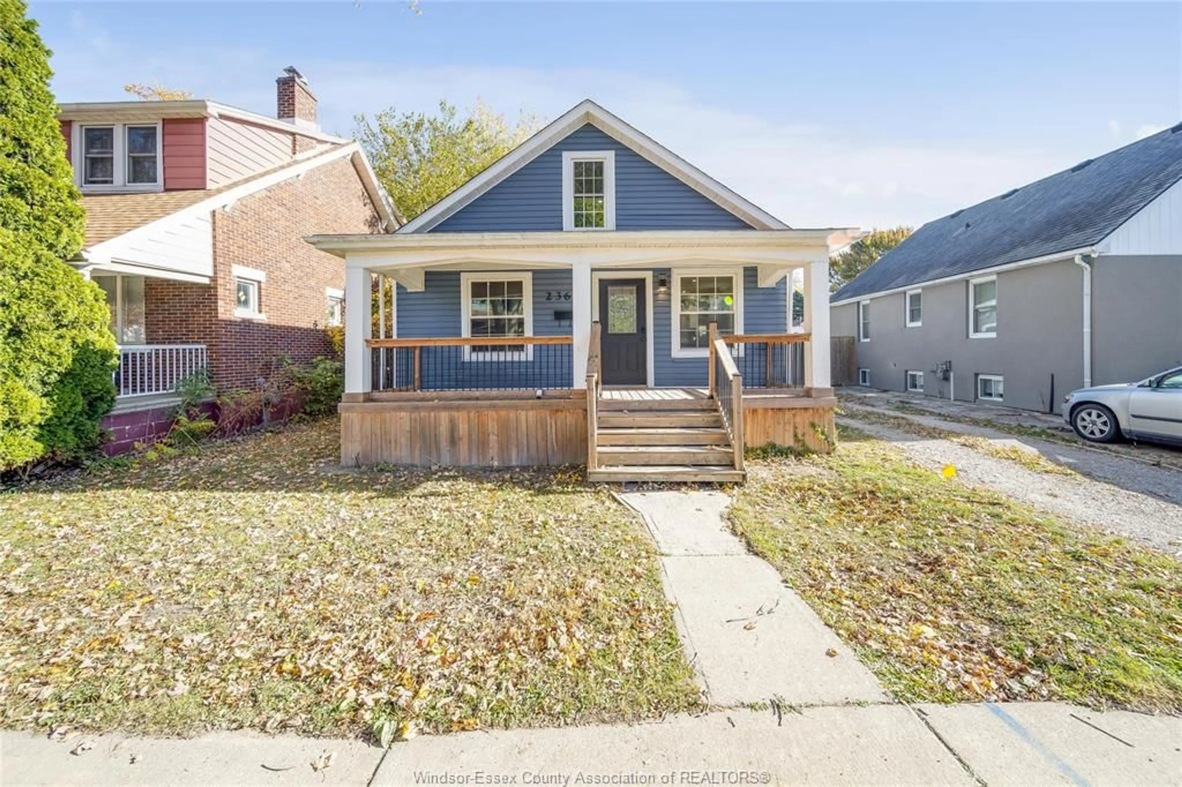 Home with vinyl exterior material, street for 2362 CADILLAC St, Windsor Ontario N8W 3Y4