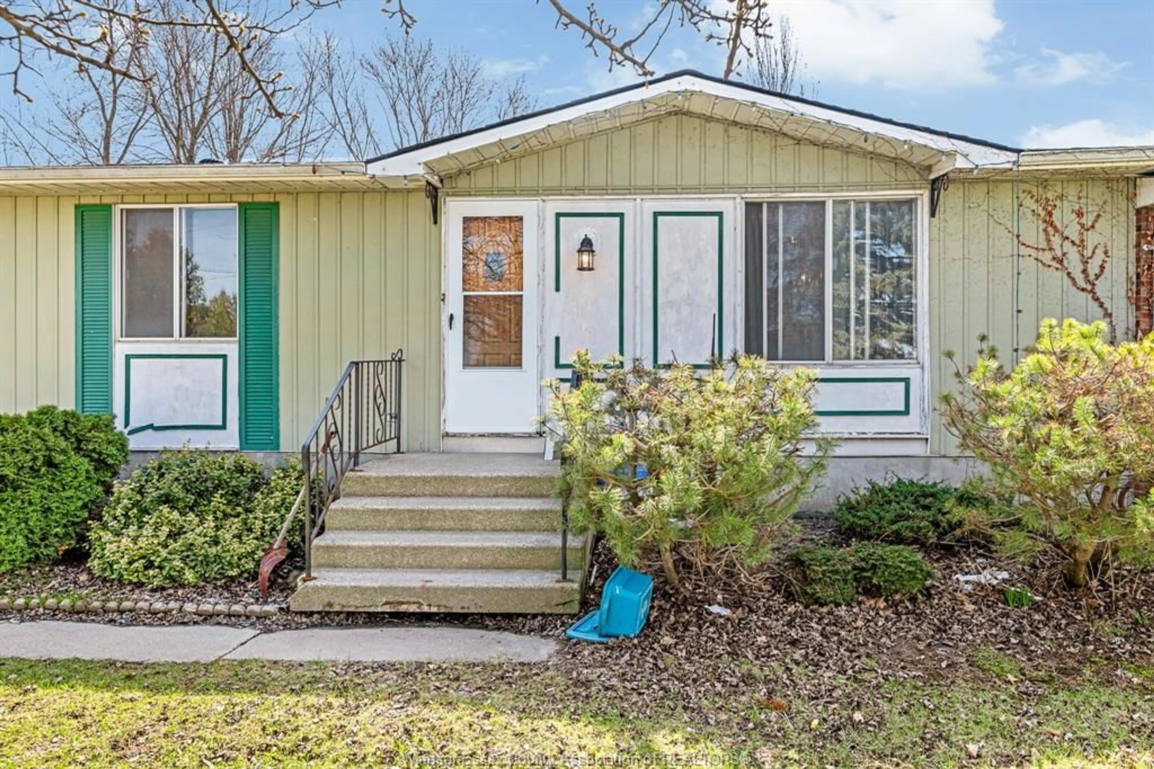 Home with vinyl exterior material, street for 3425 COUNTY RD 42, Windsor Ontario N8V 0A5
